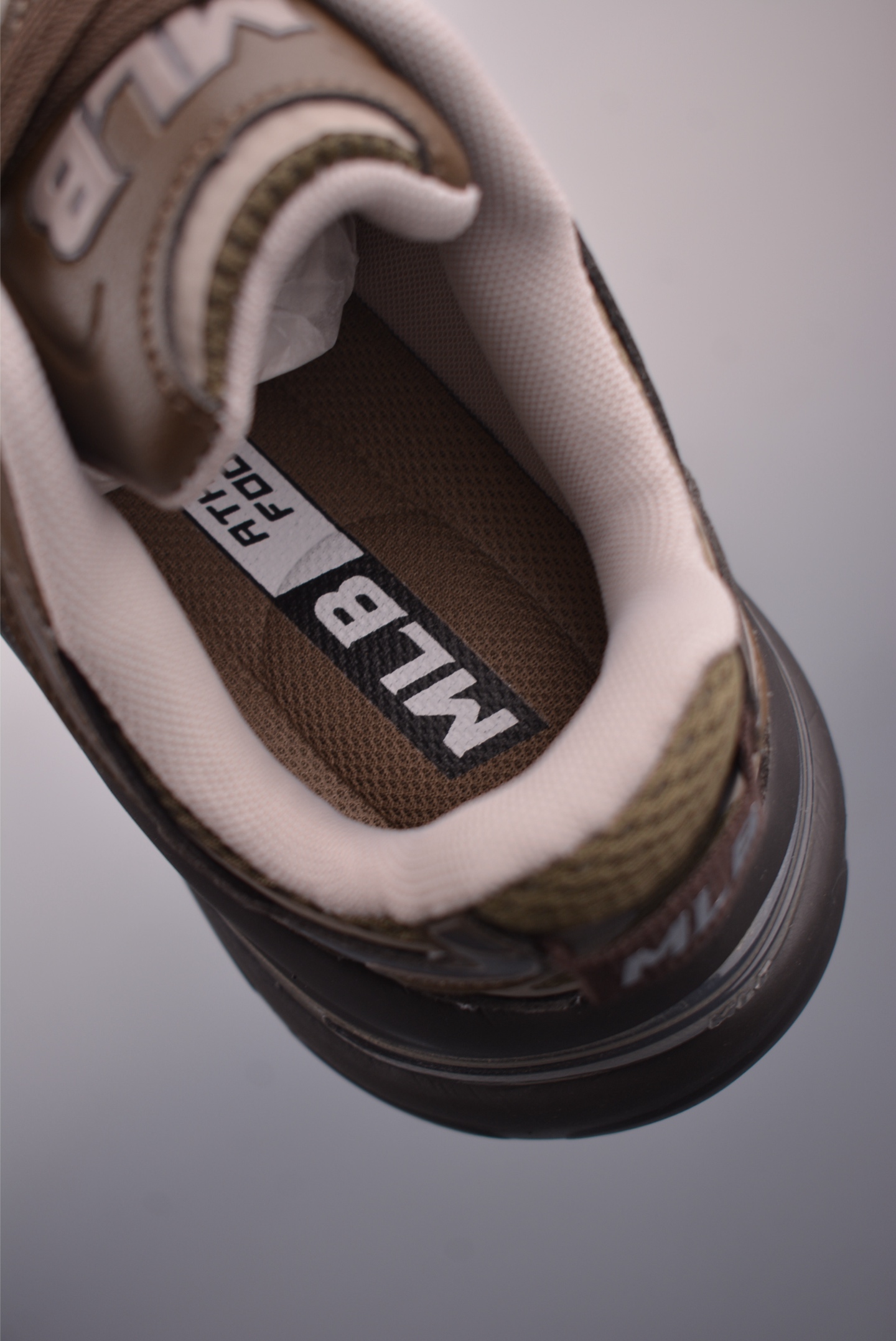 MLB Curve Runner Enamel New York Yankees Chunky Sneakers - Fashionable & Comfortable 9 i1759534462696 2469 0 8