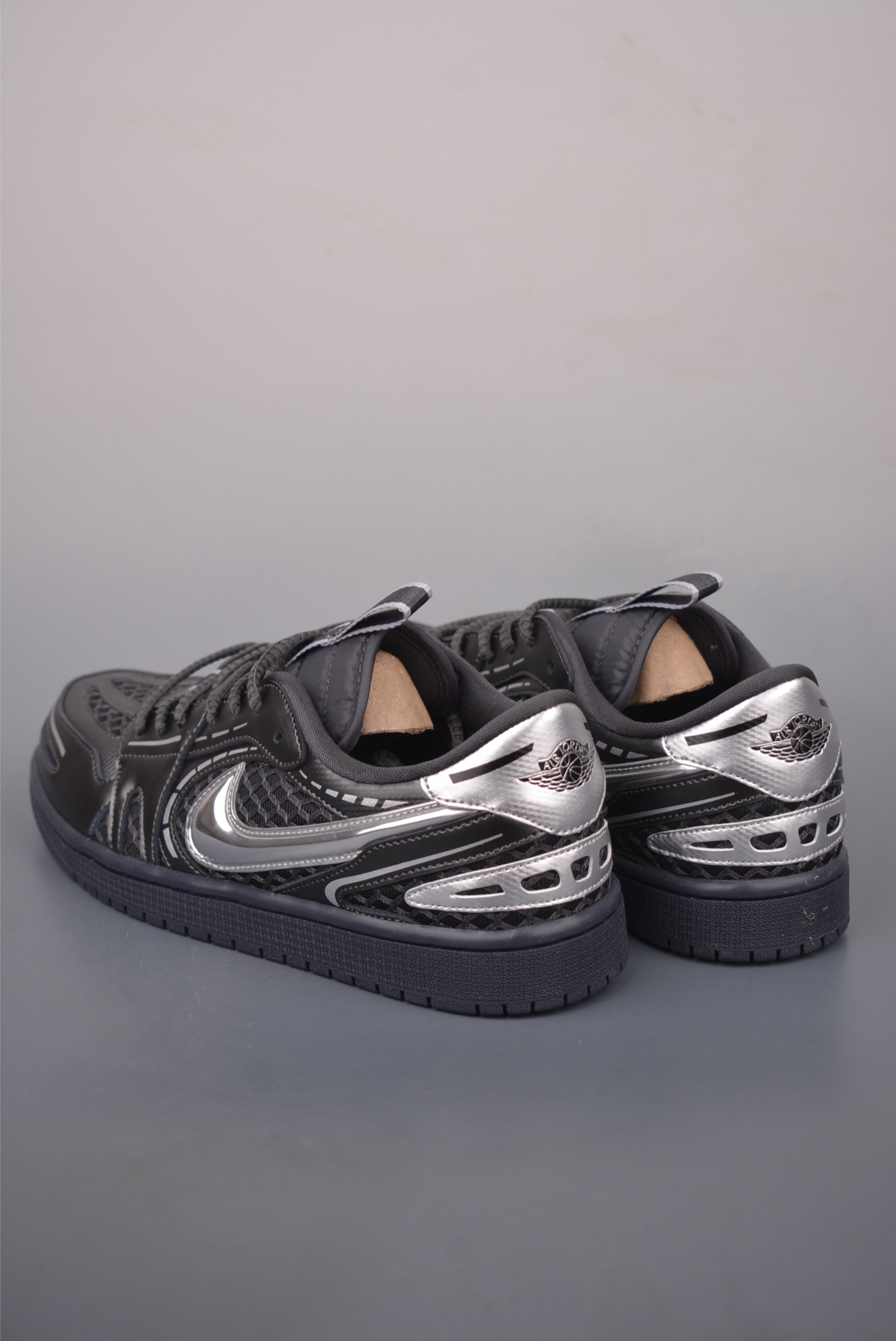 200 Air Jordan 1 Low 灰黑银 AJ1乔1低帮休闲板鞋 H02186-081-Chinese UA Cheap High Quatity Brand Clothes Bags handbags Sneakers wholesale wholesaler seller from China Factory suppliers Fashion Clothing Shoes best Quality Beautiful Price 200 Air Jordan 1 Low 灰黑银 AJ1乔1低帮休闲板鞋 H02186-081