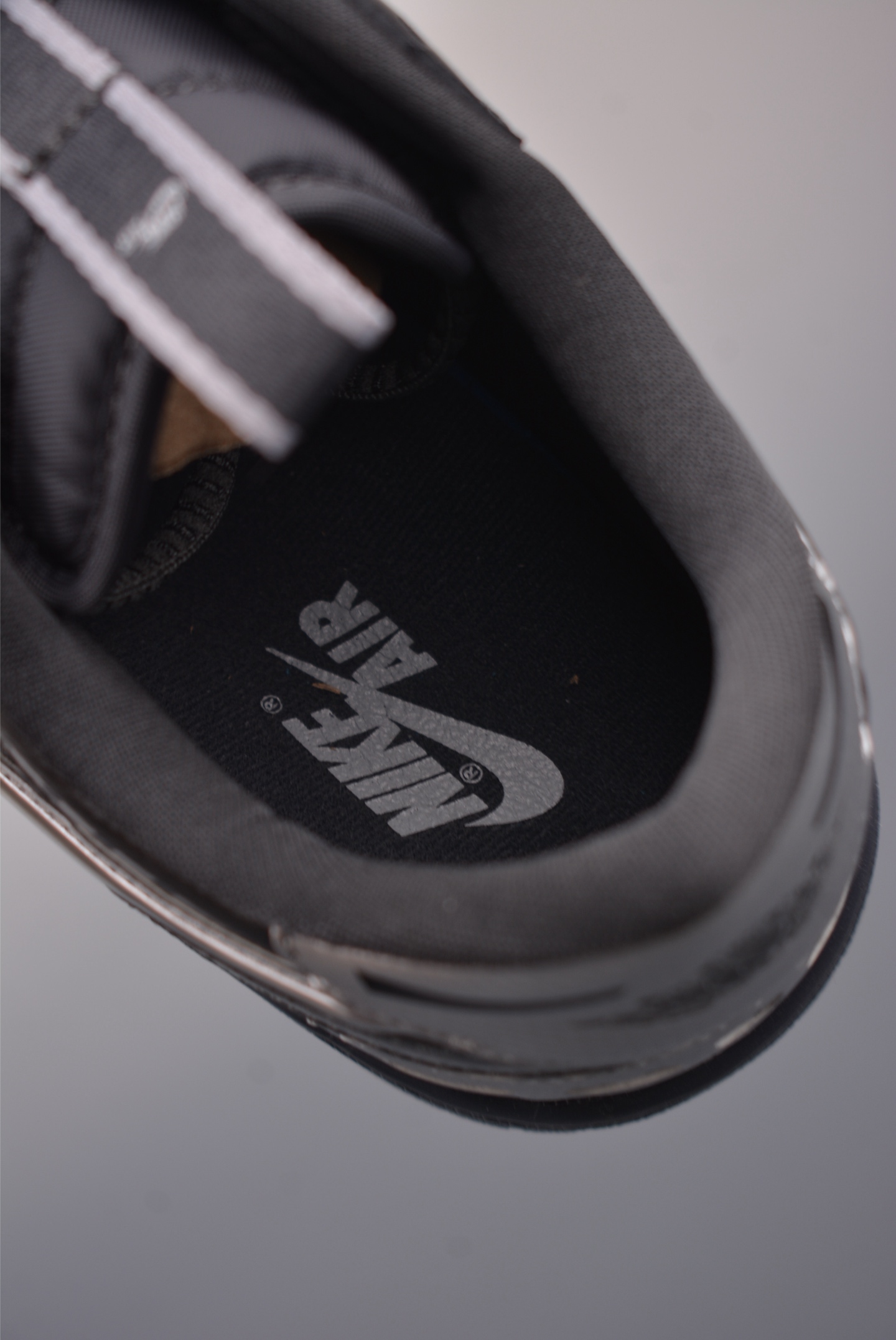 200 Air Jordan 1 Low 灰黑银 AJ1乔1低帮休闲板鞋 H02186-081-Chinese UA Cheap High Quatity Brand Clothes Bags handbags Sneakers wholesale wholesaler seller from China Factory suppliers Fashion Clothing Shoes best Quality Beautiful Price 200 Air Jordan 1 Low 灰黑银 AJ1乔1低帮休闲板鞋 H02186-081