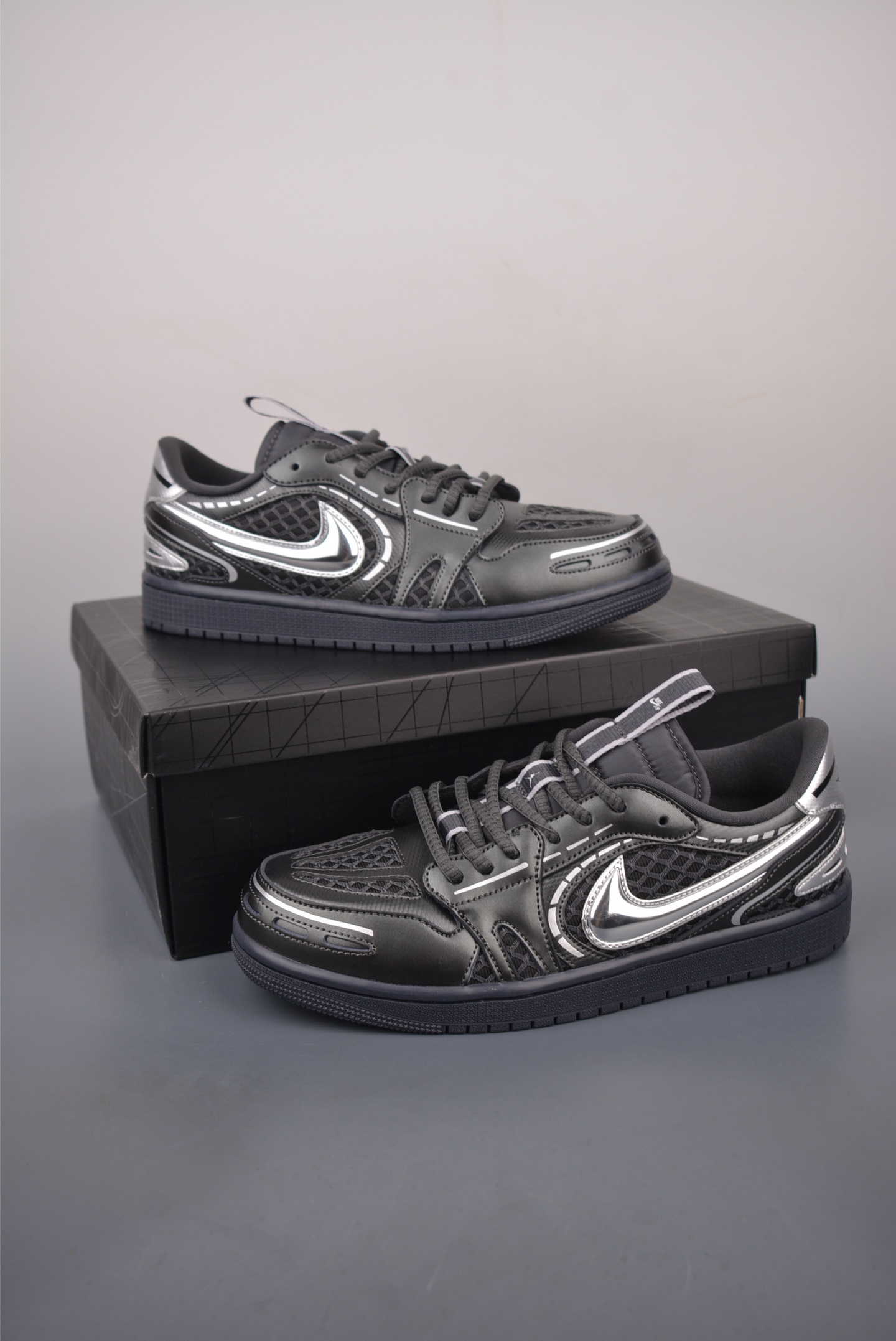 200 Air Jordan 1 Low 灰黑银 AJ1乔1低帮休闲板鞋 H02186-081-Chinese UA Cheap High Quatity Brand Clothes Bags handbags Sneakers wholesale wholesaler seller from China Factory suppliers Fashion Clothing Shoes best Quality Beautiful Price 200 Air Jordan 1 Low 灰黑银 AJ1乔1低帮休闲板鞋 H02186-081