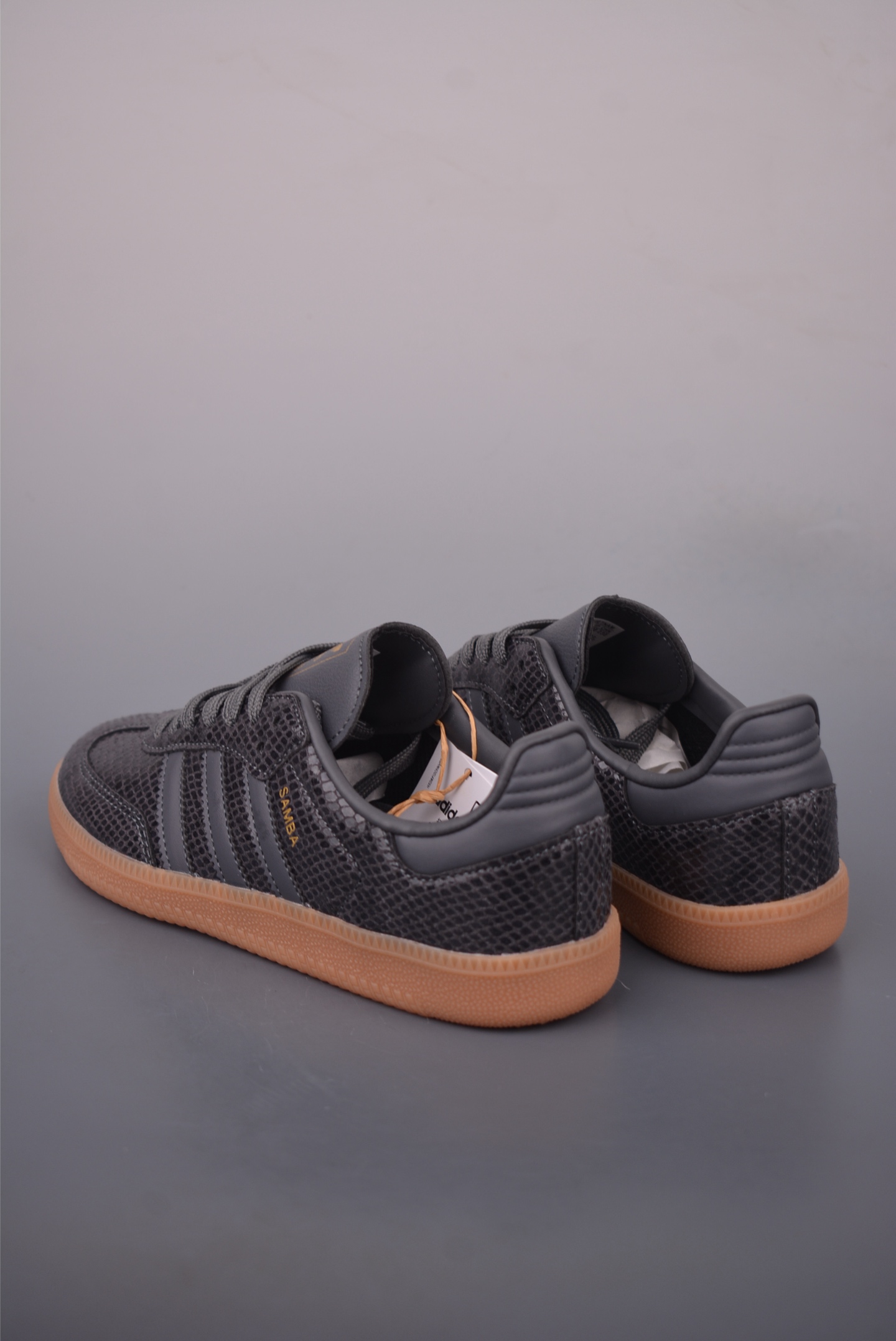 140 Adidas三叶草SAMBA W 休闲板鞋 JQ3532