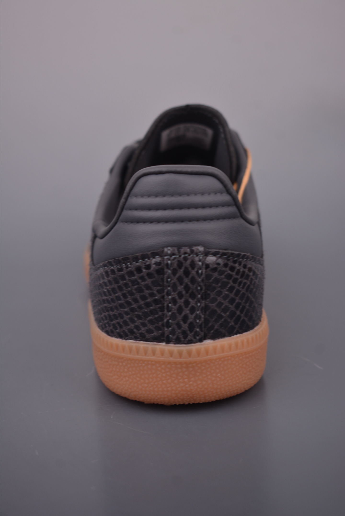 140 Adidas三叶草SAMBA W 休闲板鞋 JQ3532