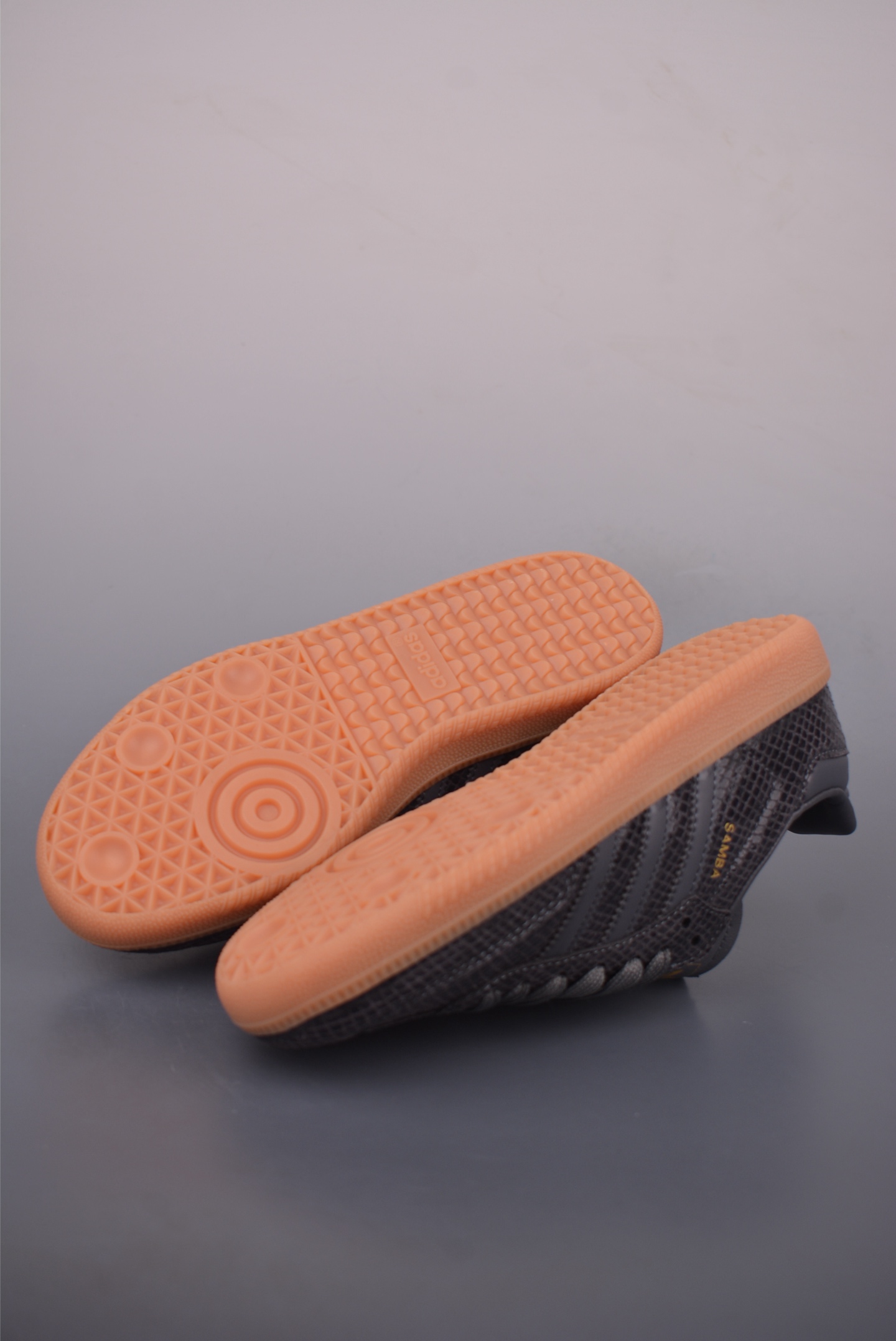 140 Adidas三叶草SAMBA W 休闲板鞋 JQ3532