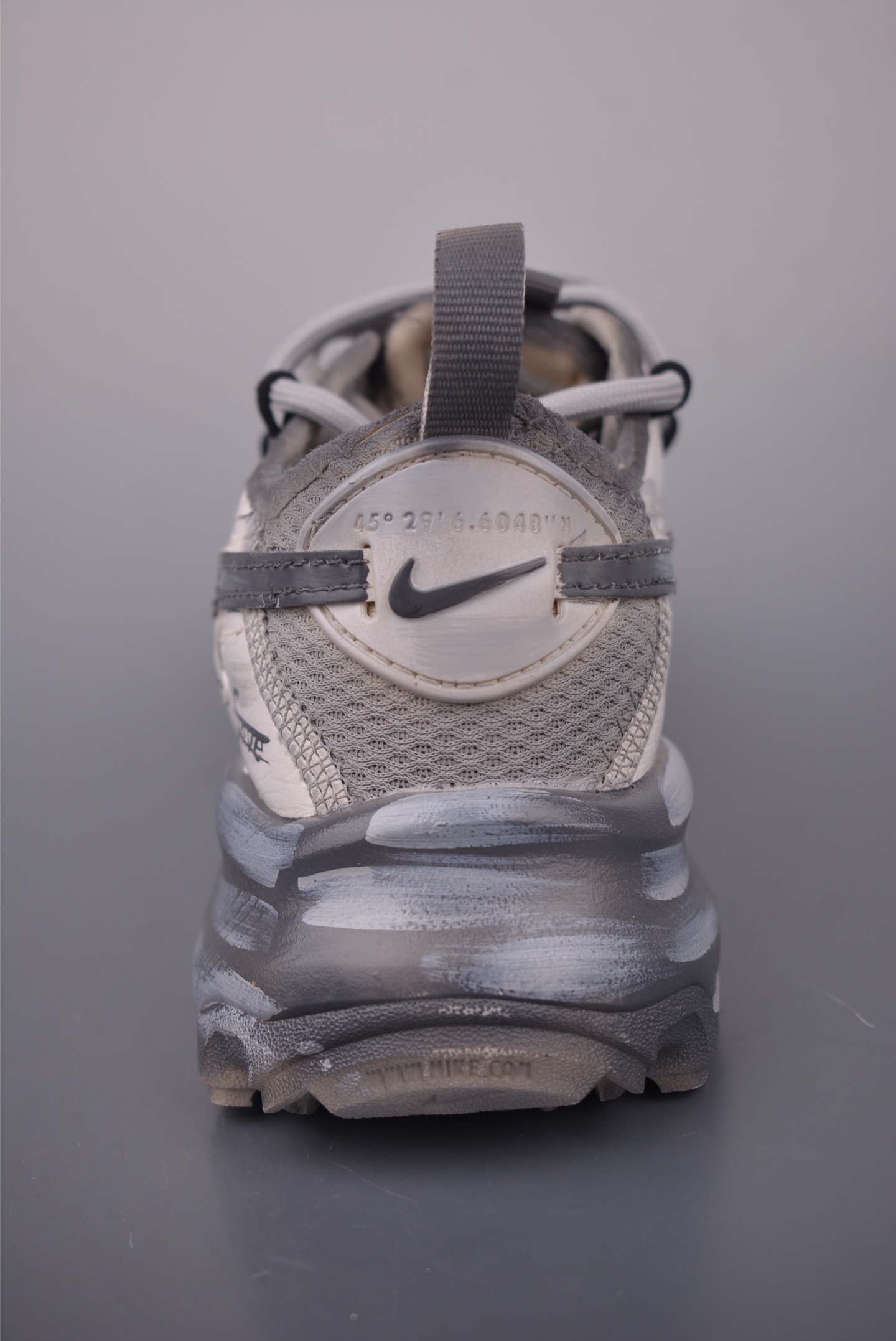 W NIKE TC 7900 手工定制 注入非凡时尚气息 塑就高雅外观 耐穿合成材质搭配柔软丝绒 DD9682-100 W NIKE TC 7900 手工定制 注入非凡时尚气息 塑就高雅外观 耐穿合成材质搭配柔软丝绒 DD9682-100