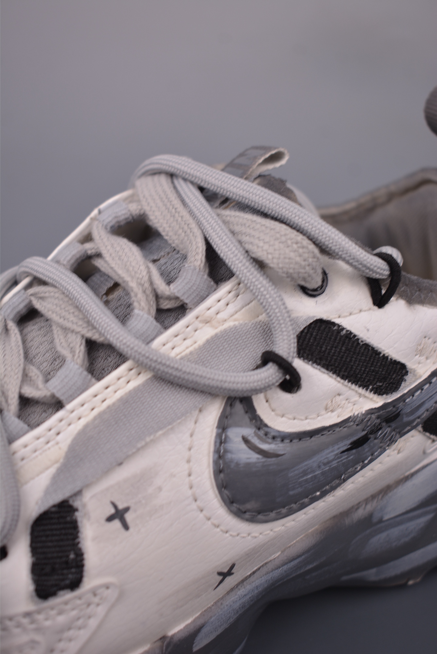 W NIKE TC 7900 手工定制 注入非凡时尚气息 塑就高雅外观 耐穿合成材质搭配柔软丝绒 DD9682-100 W NIKE TC 7900 手工定制 注入非凡时尚气息 塑就高雅外观 耐穿合成材质搭配柔软丝绒 DD9682-100