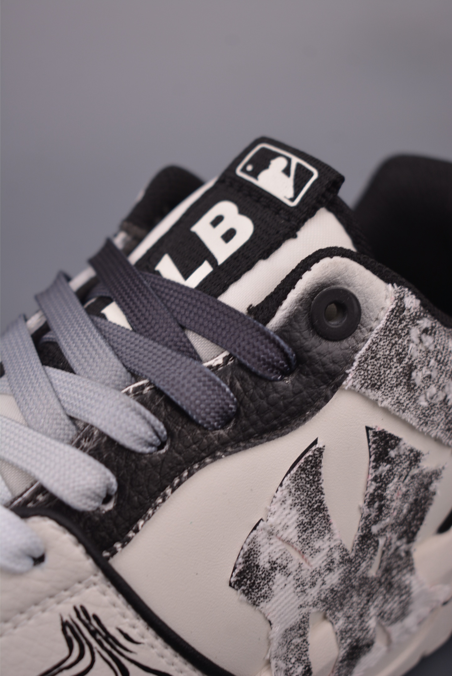 300 MLB NY 印花网红老爹鞋 涂鸦恶作剧 3ASXCA12N