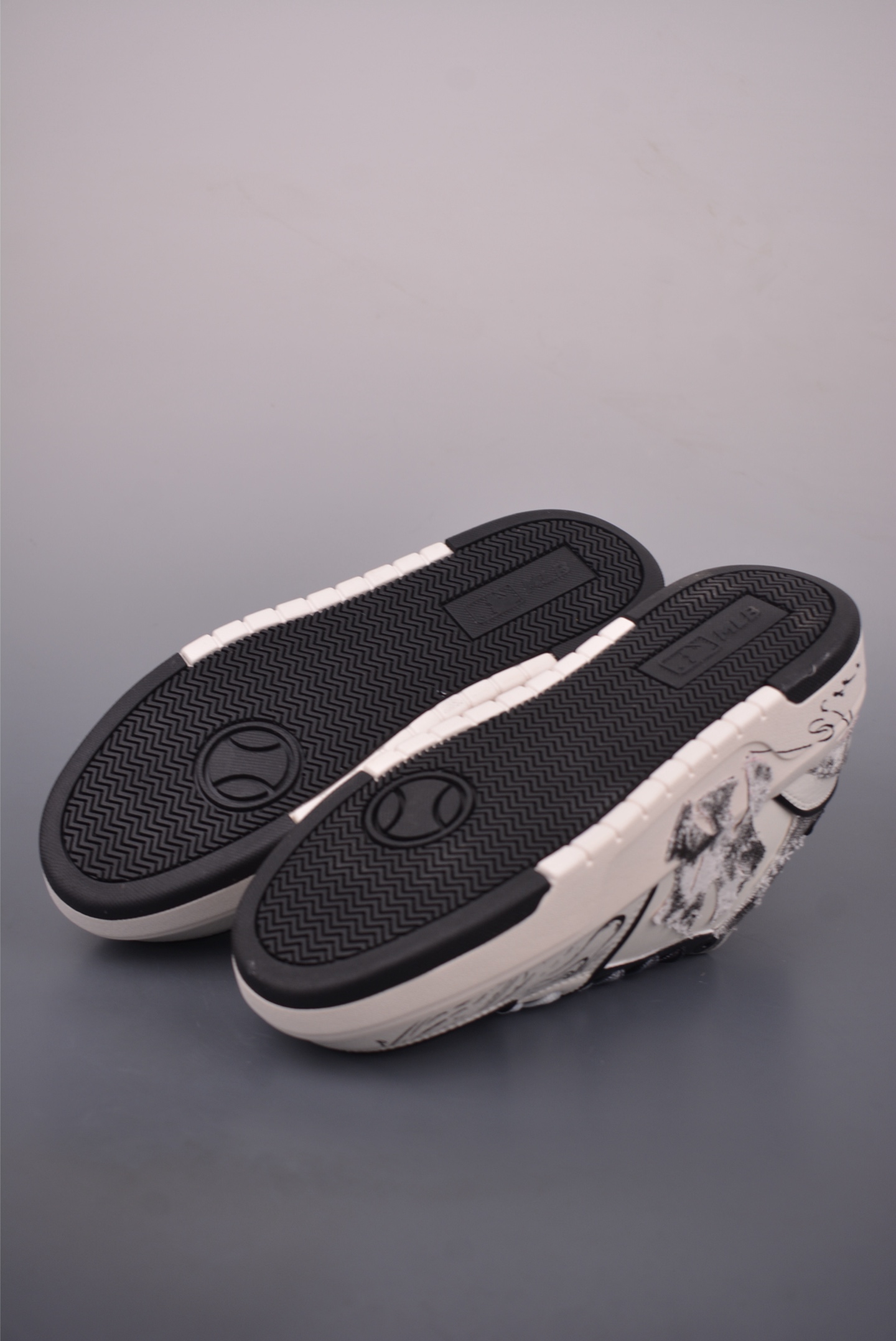 300 MLB NY 印花网红老爹鞋 涂鸦恶作剧 3ASXCA12N