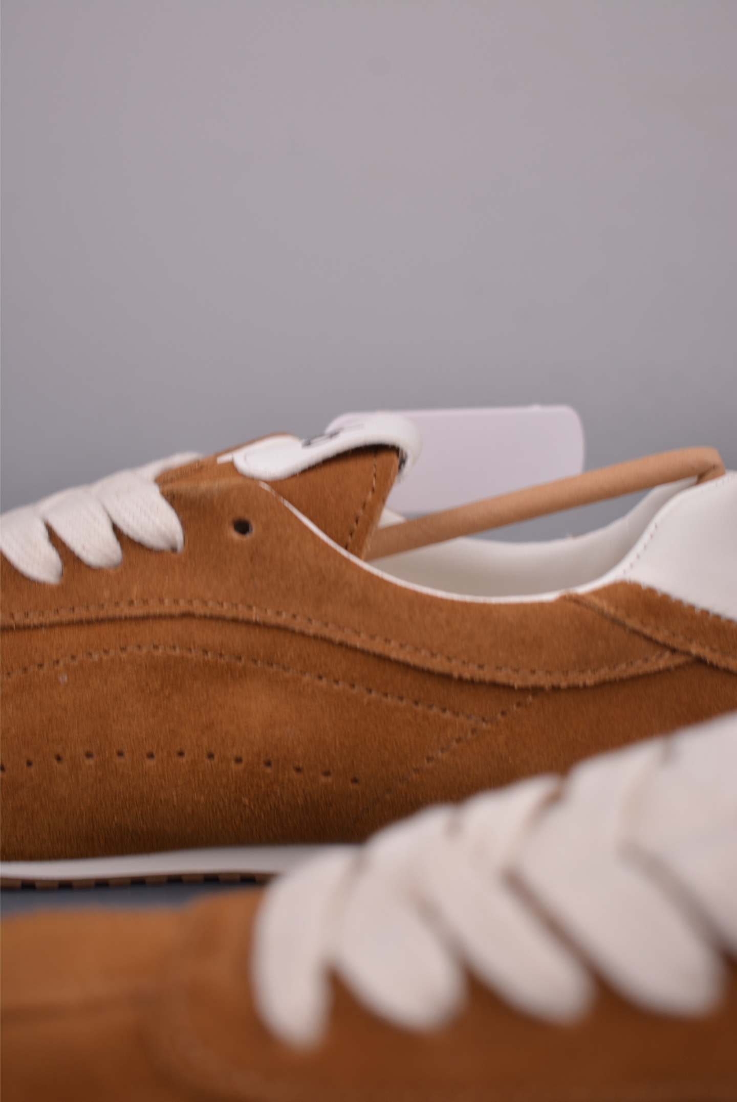 200 ALO SUNSET SNEAKER 休闲城市通勤训练跑步鞋 A0891U-Chinese UA Cheap High Quatity Brand Clothes Bags handbags Sneakers wholesale wholesaler seller from China Factory suppliers Fashion Clothing Shoes best Quality Beautiful Price 200 ALO SUNSET SNEAKER 休闲城市通勤训练跑步鞋 A0891U