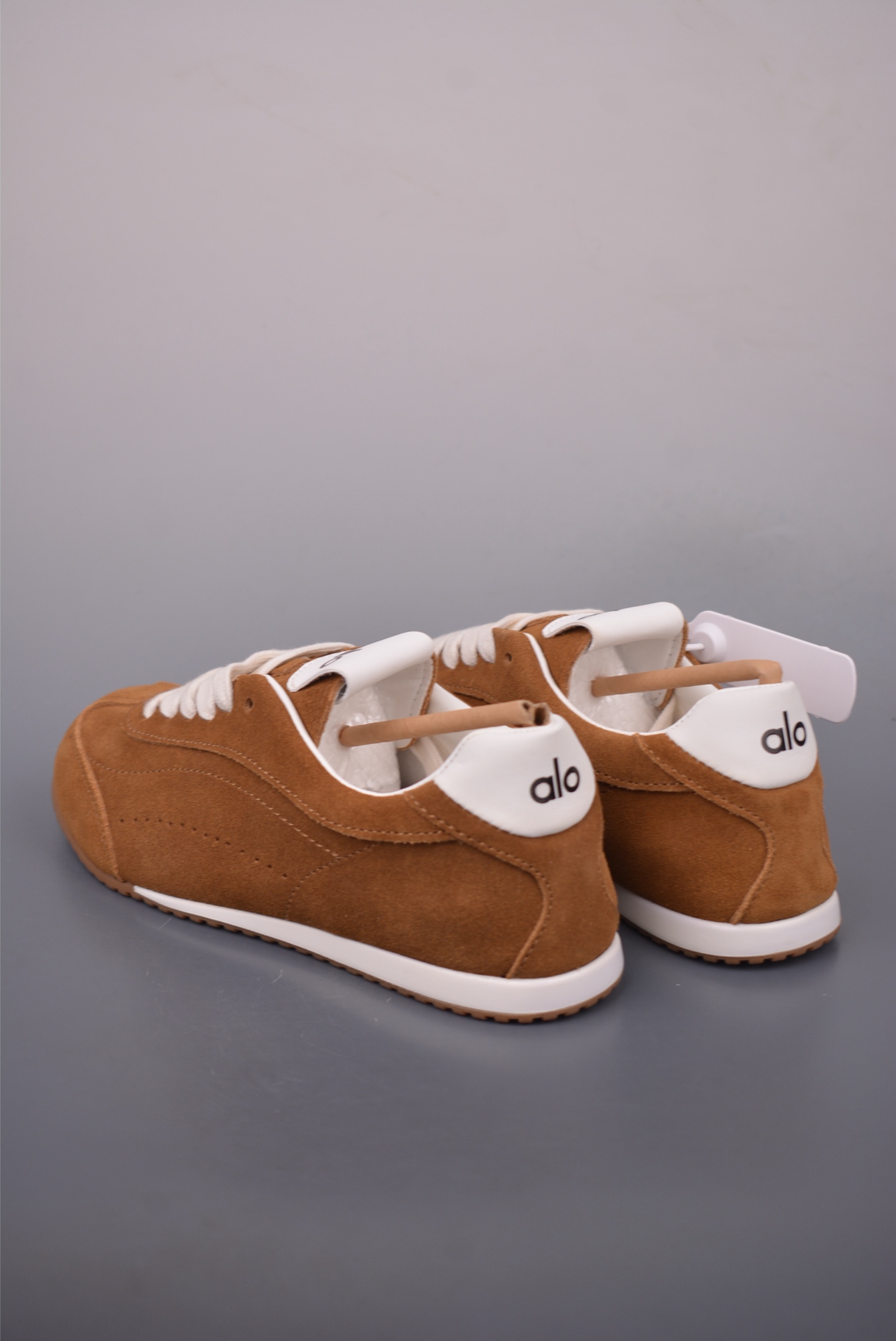 200 ALO SUNSET SNEAKER 休闲城市通勤训练跑步鞋 A0891U-Chinese UA Cheap High Quatity Brand Clothes Bags handbags Sneakers wholesale wholesaler seller from China Factory suppliers Fashion Clothing Shoes best Quality Beautiful Price 200 ALO SUNSET SNEAKER 休闲城市通勤训练跑步鞋 A0891U