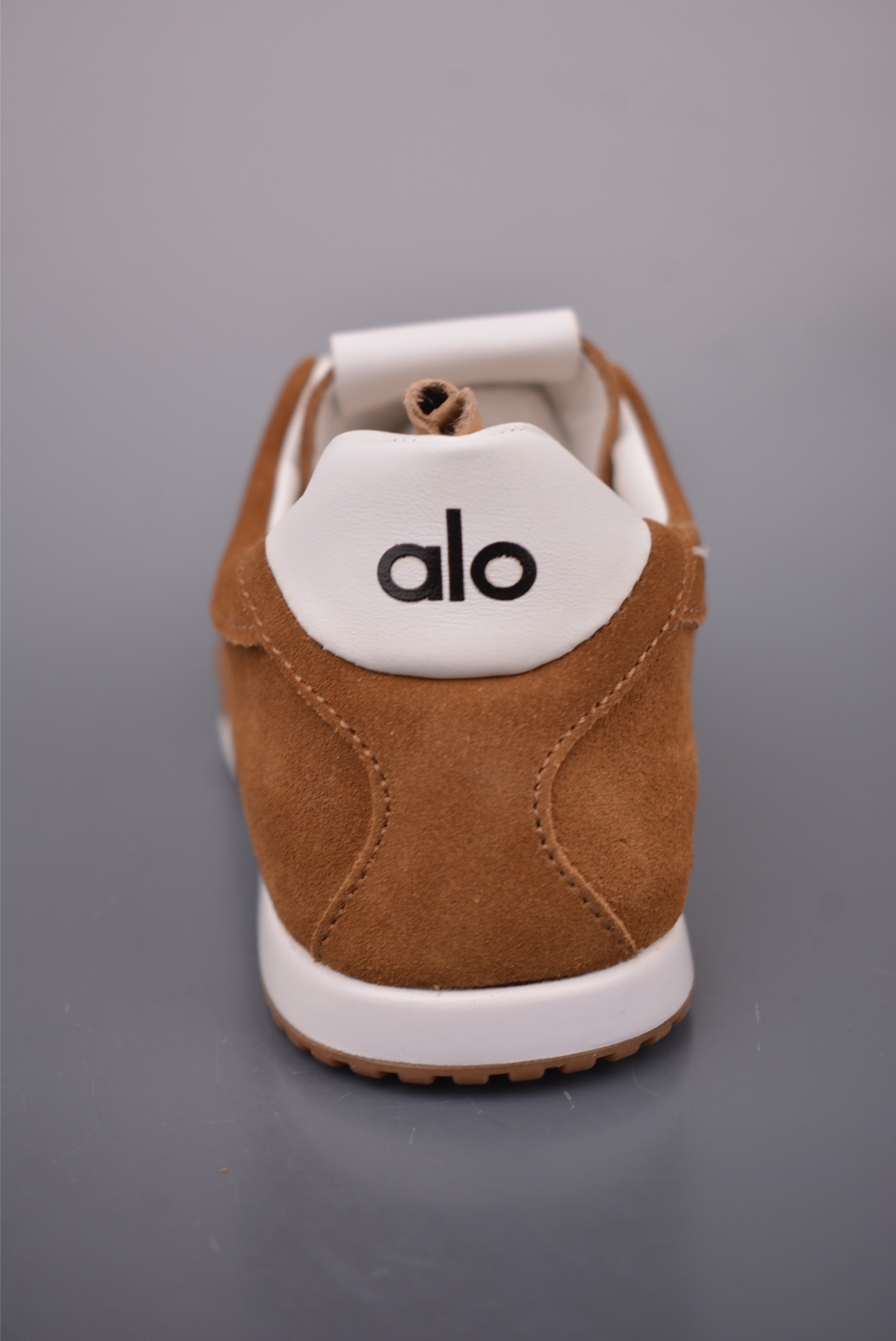 200 ALO SUNSET SNEAKER 休闲城市通勤训练跑步鞋 A0891U-Chinese UA Cheap High Quatity Brand Clothes Bags handbags Sneakers wholesale wholesaler seller from China Factory suppliers Fashion Clothing Shoes best Quality Beautiful Price 200 ALO SUNSET SNEAKER 休闲城市通勤训练跑步鞋 A0891U