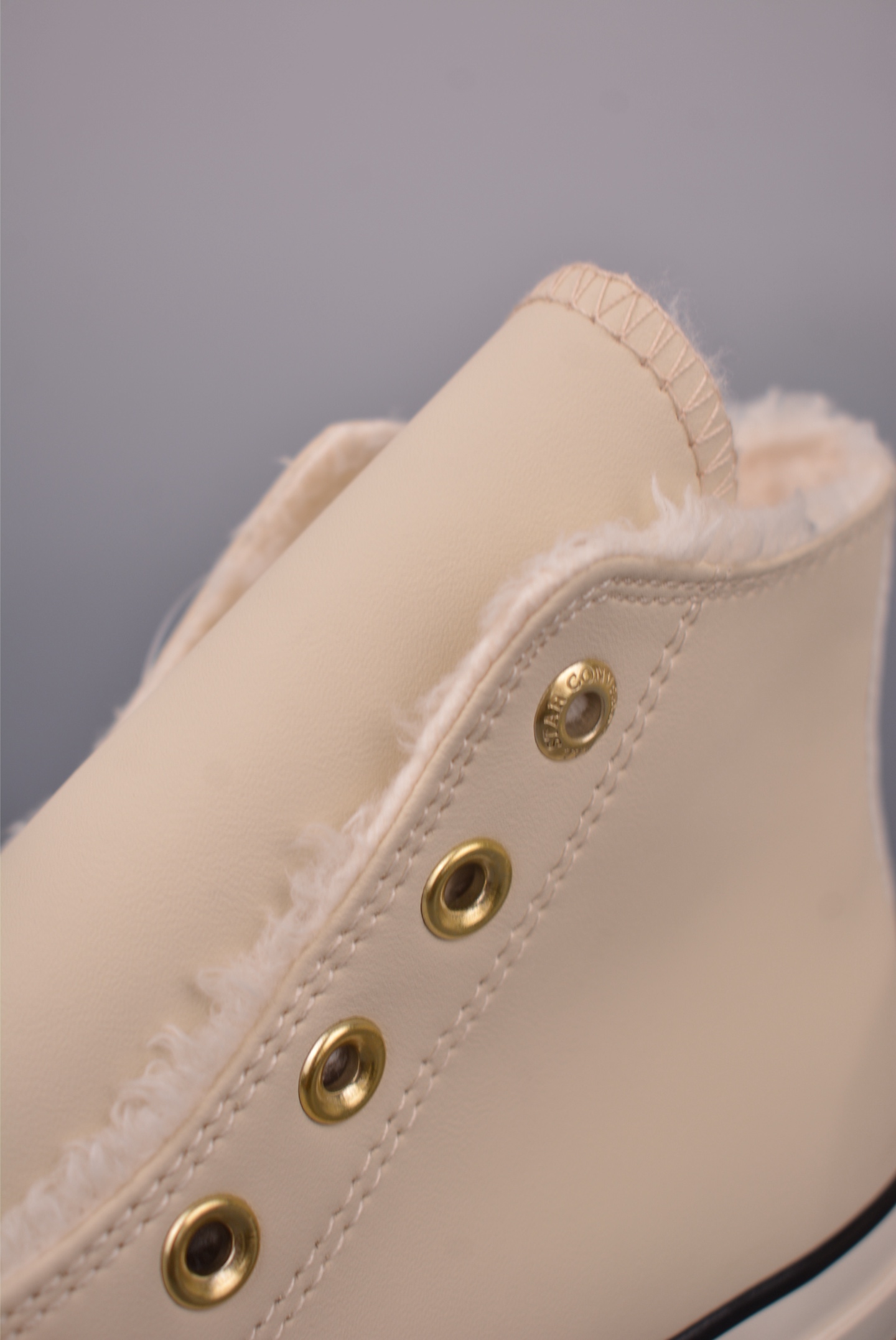 Converse Chuck 1970s Winter High Top Sneakers with Faux Fur Lining 7 i1759622221793 1409 0 6