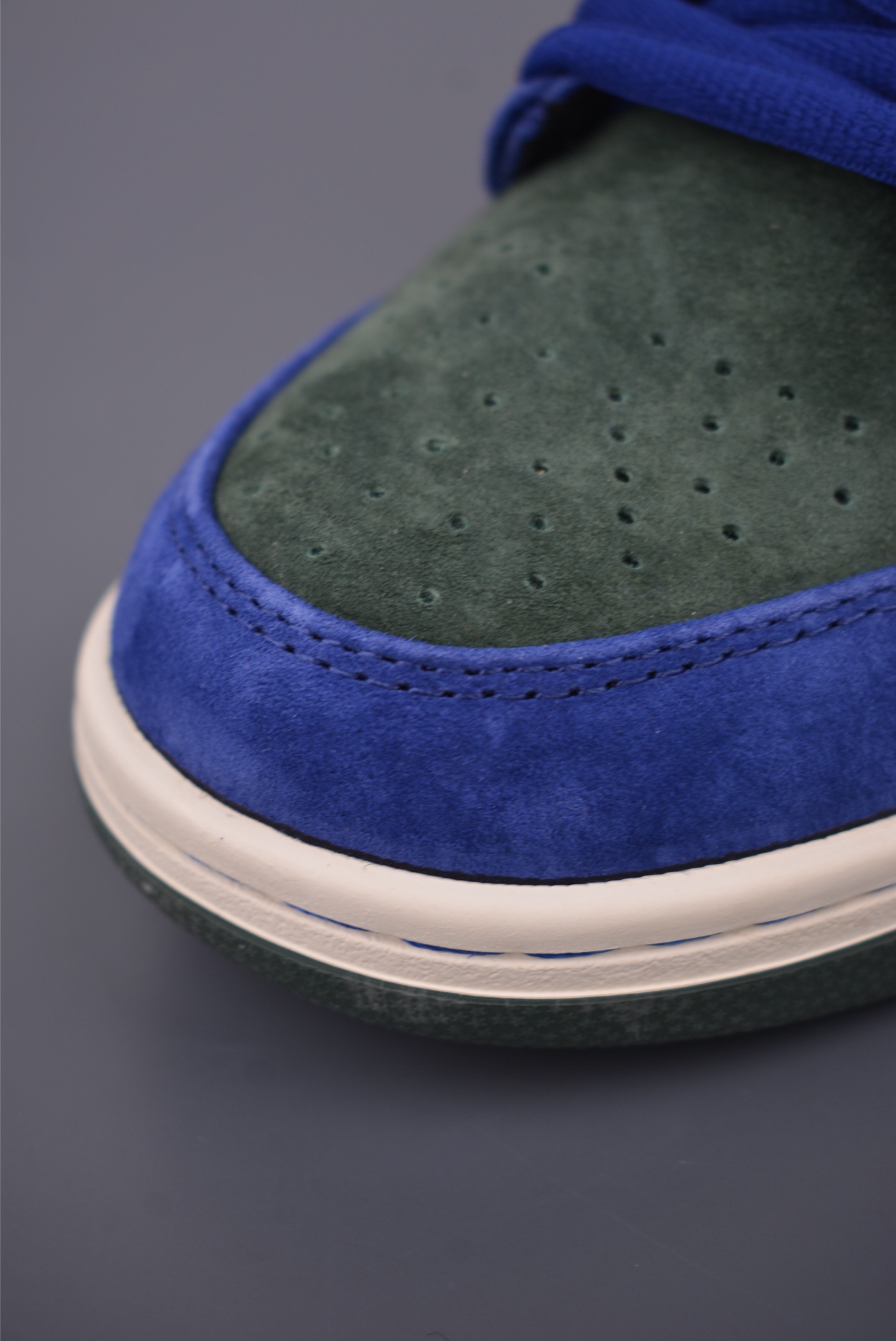 Nike SB Dunk Low Blue/Green Comfort Sneakers HF3704 6 i1759623136001 2470 0 5