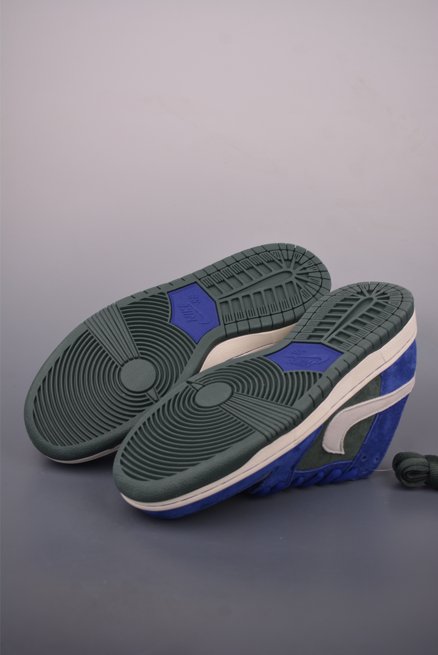 Nike SB Dunk Low Blue/Green Comfort Sneakers HF3704 3 i1759623138086 1100 0 2