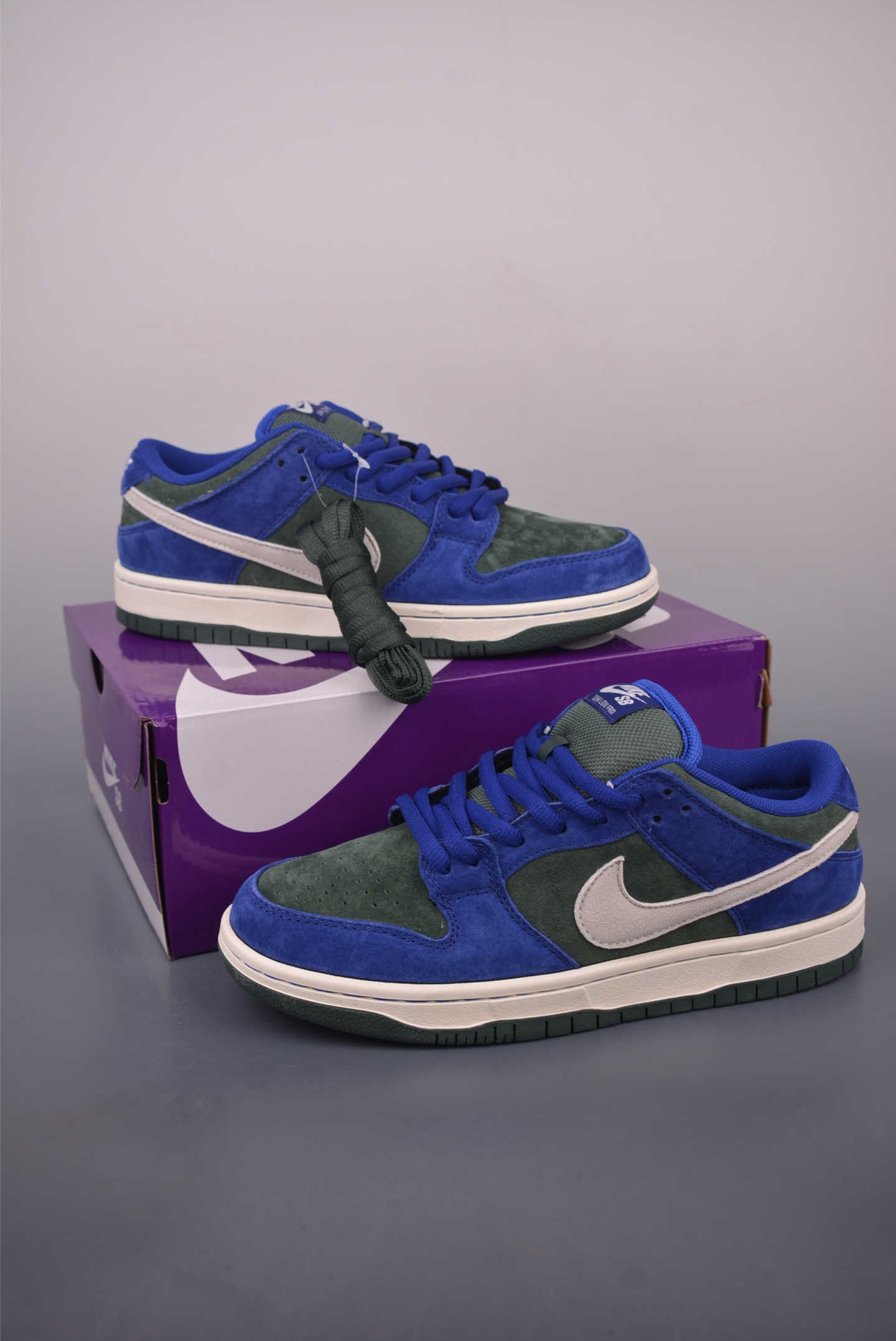 Nike SB Dunk Low Blue/Green Comfort Sneakers HF3704 5 i1759623138109 2110 0 4