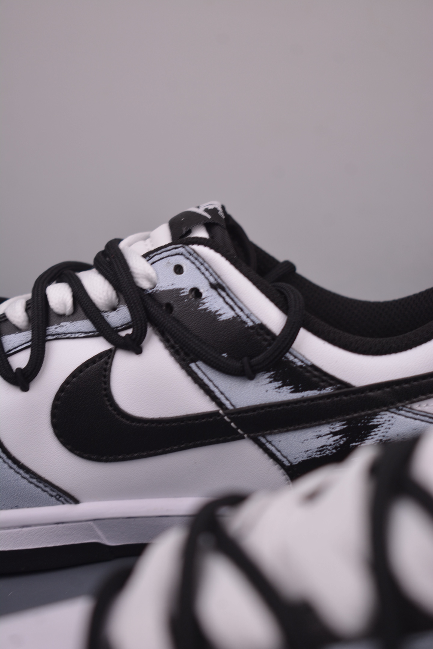Nike SB Dunk Low Unicorn Shine Sneakers Deconstructed Lace-Up 8 i1759623194967 6701 0 7