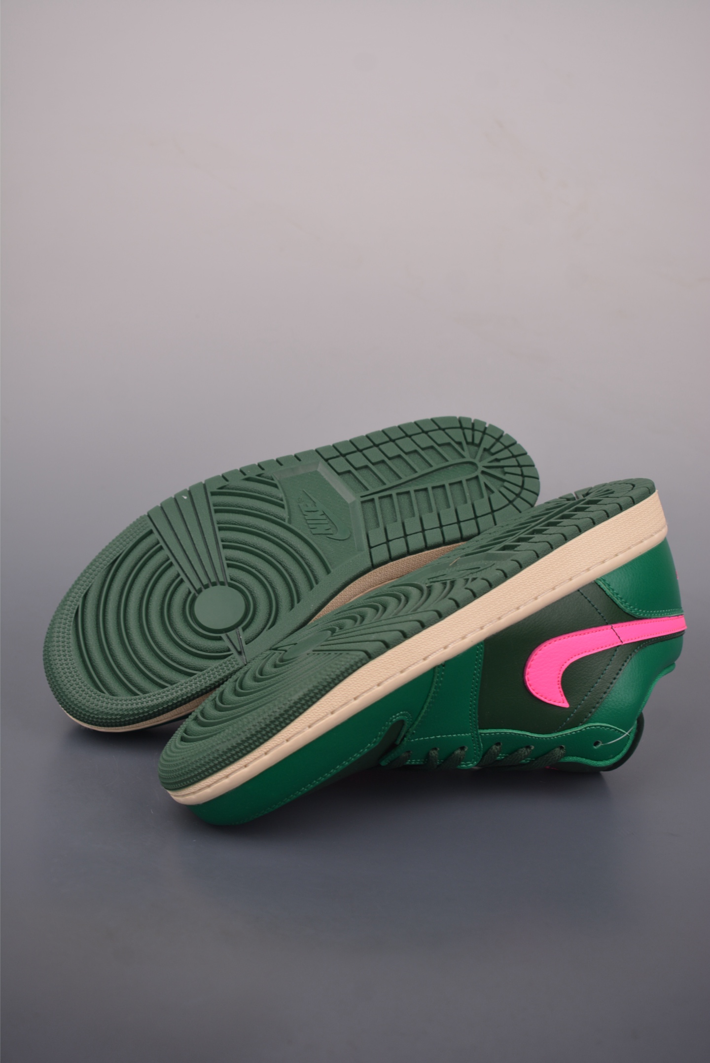 Air Jordan 1 Low Green/Pink Casual Sneakers, Leather Upper, Comfortable Fit 4 i1759705652552 7036 0 2