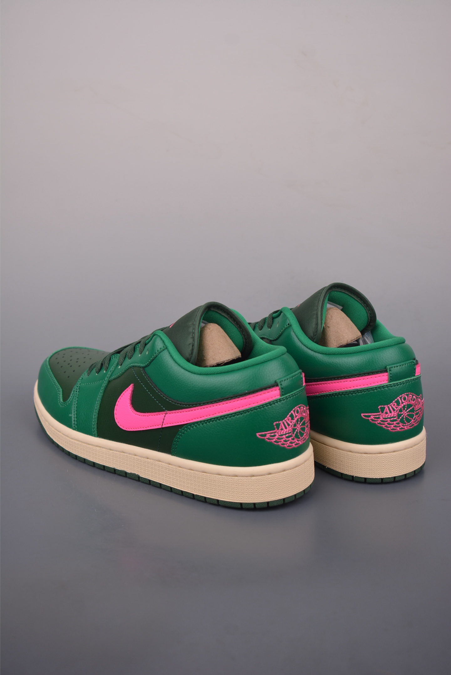 Air Jordan 1 Low Green/Pink Casual Sneakers, Leather Upper, Comfortable Fit 3 i1759705654143 3301 0 1