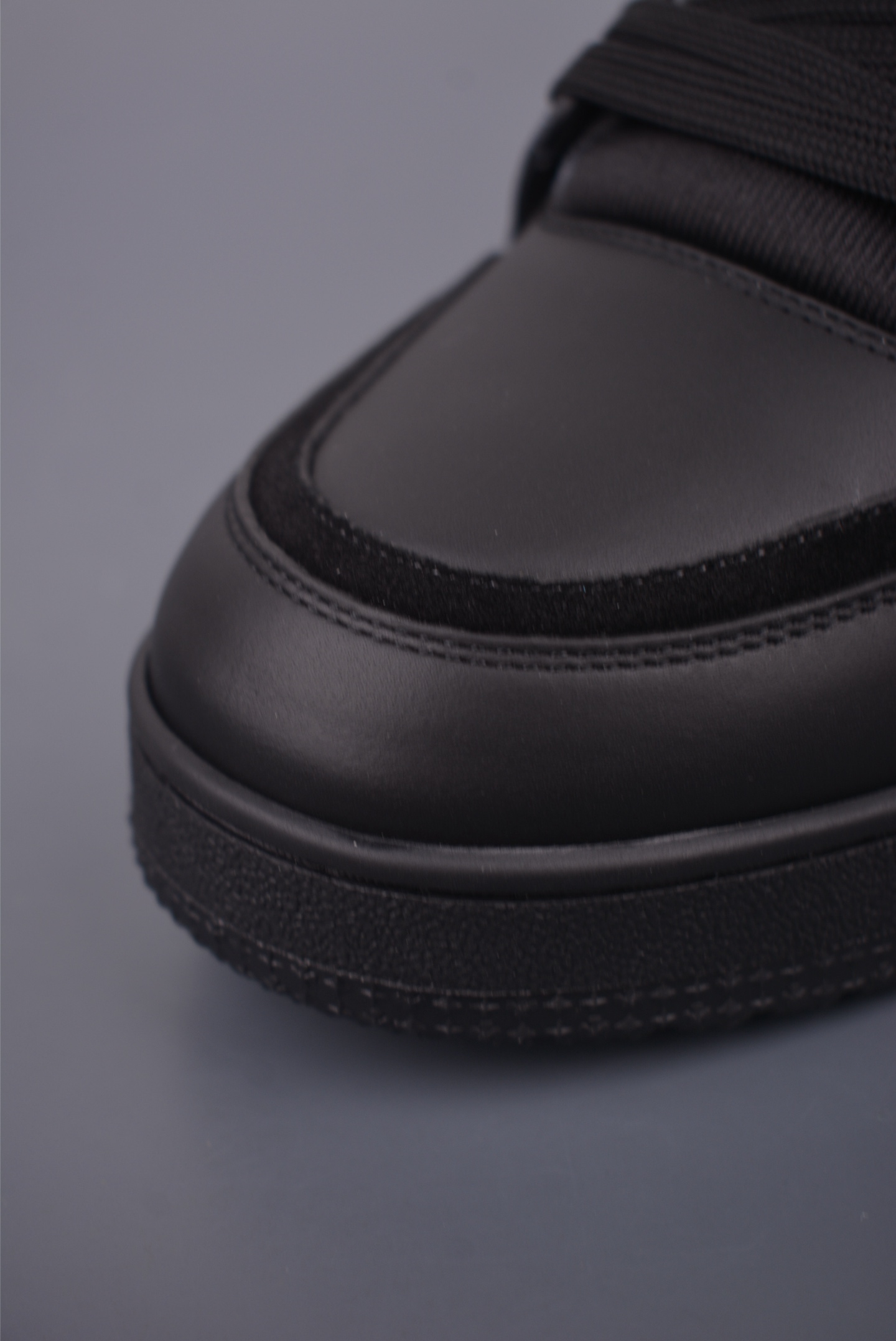 Louis Vuitton Trainer Sneaker - Limited Edition, Premium Leather, Comfortable Fit 6 i1759706545802 1025 0 5