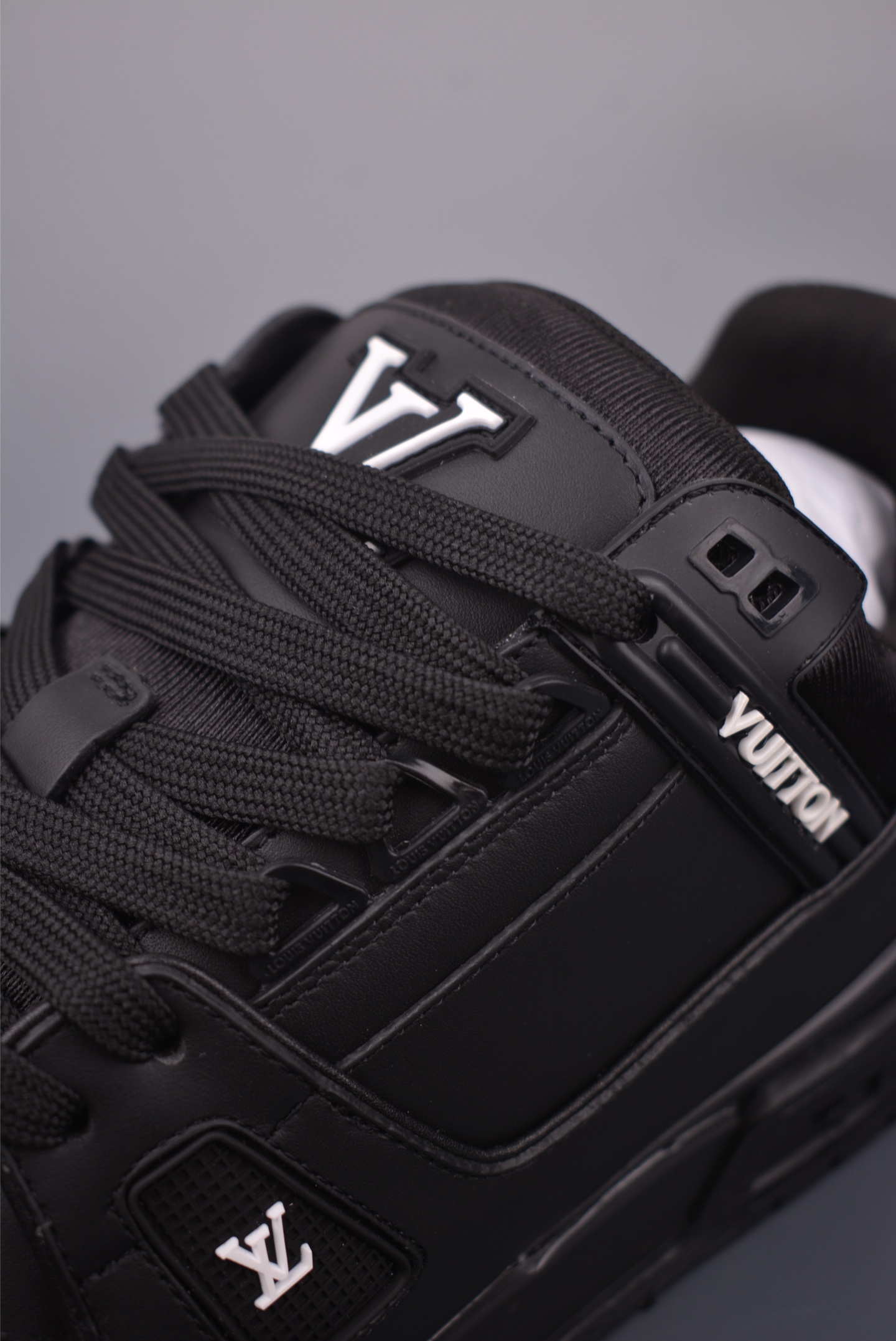 Louis Vuitton Trainer Sneaker - Limited Edition, Premium Leather, Comfortable Fit 7 i1759706545805 828 0 6