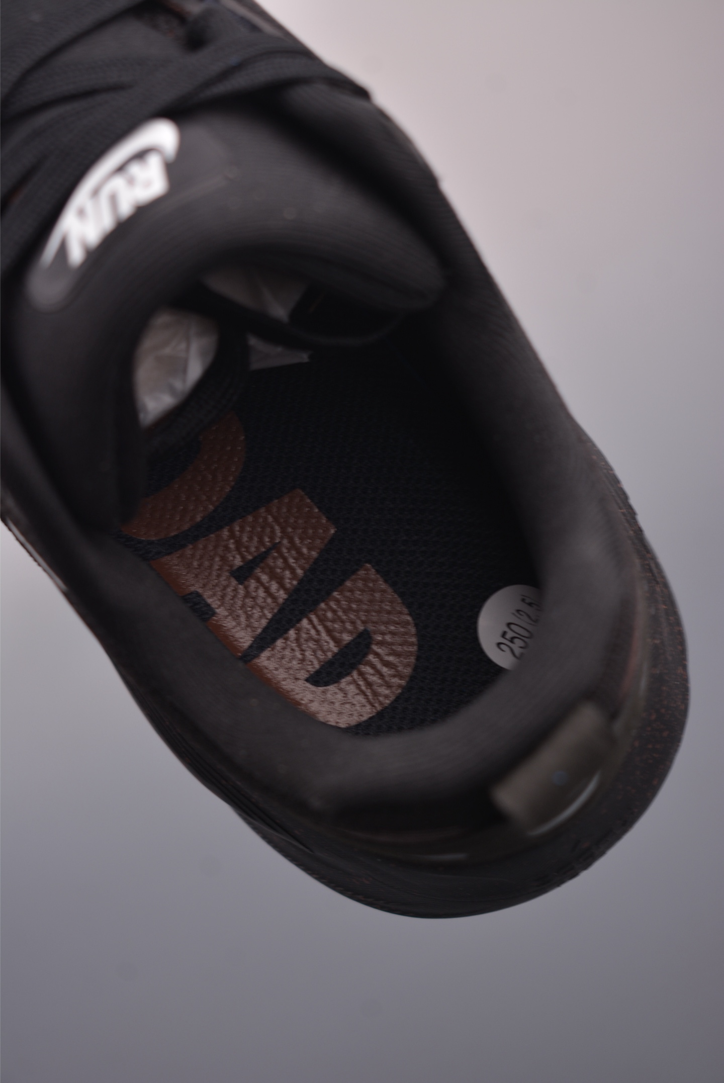 180 Nike Air Zoom Vomero Plus 全新科技提前原鞋开发 运动跑鞋 IH4454-001