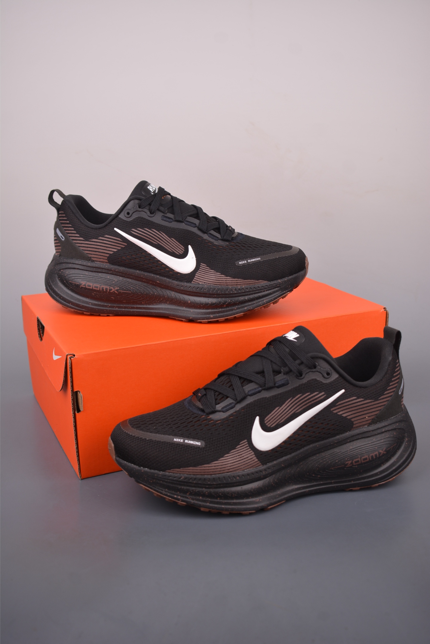 180 Nike Air Zoom Vomero Plus 全新科技提前原鞋开发 运动跑鞋 IH4454-001