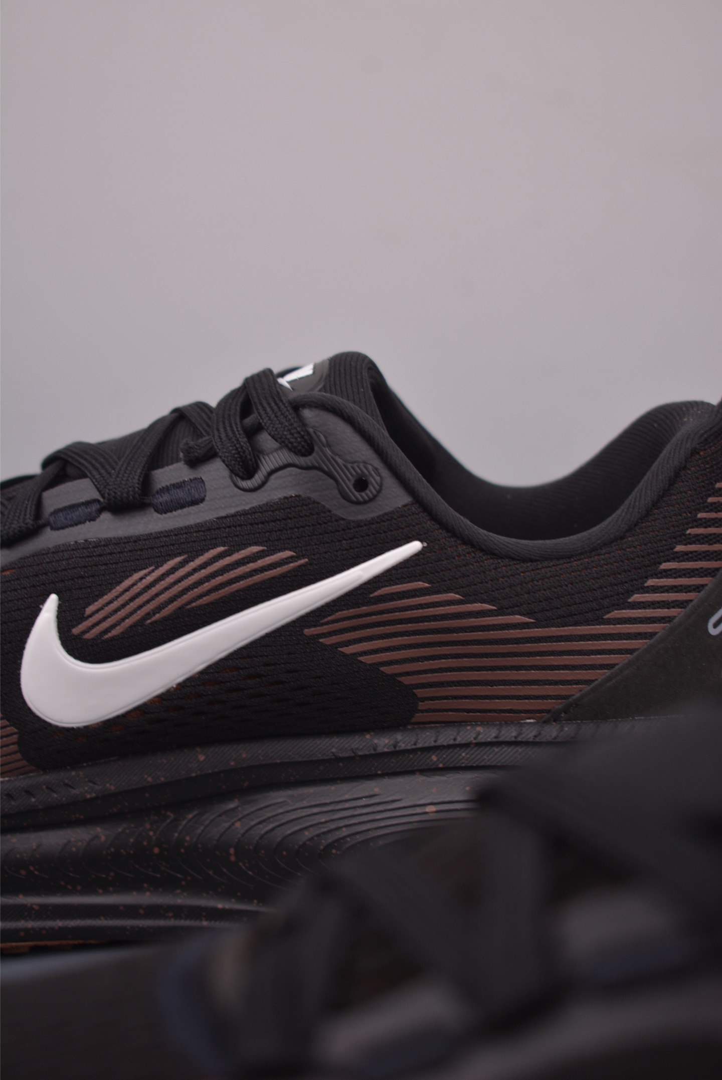 180 Nike Air Zoom Vomero Plus 全新科技提前原鞋开发 运动跑鞋 IH4454-001