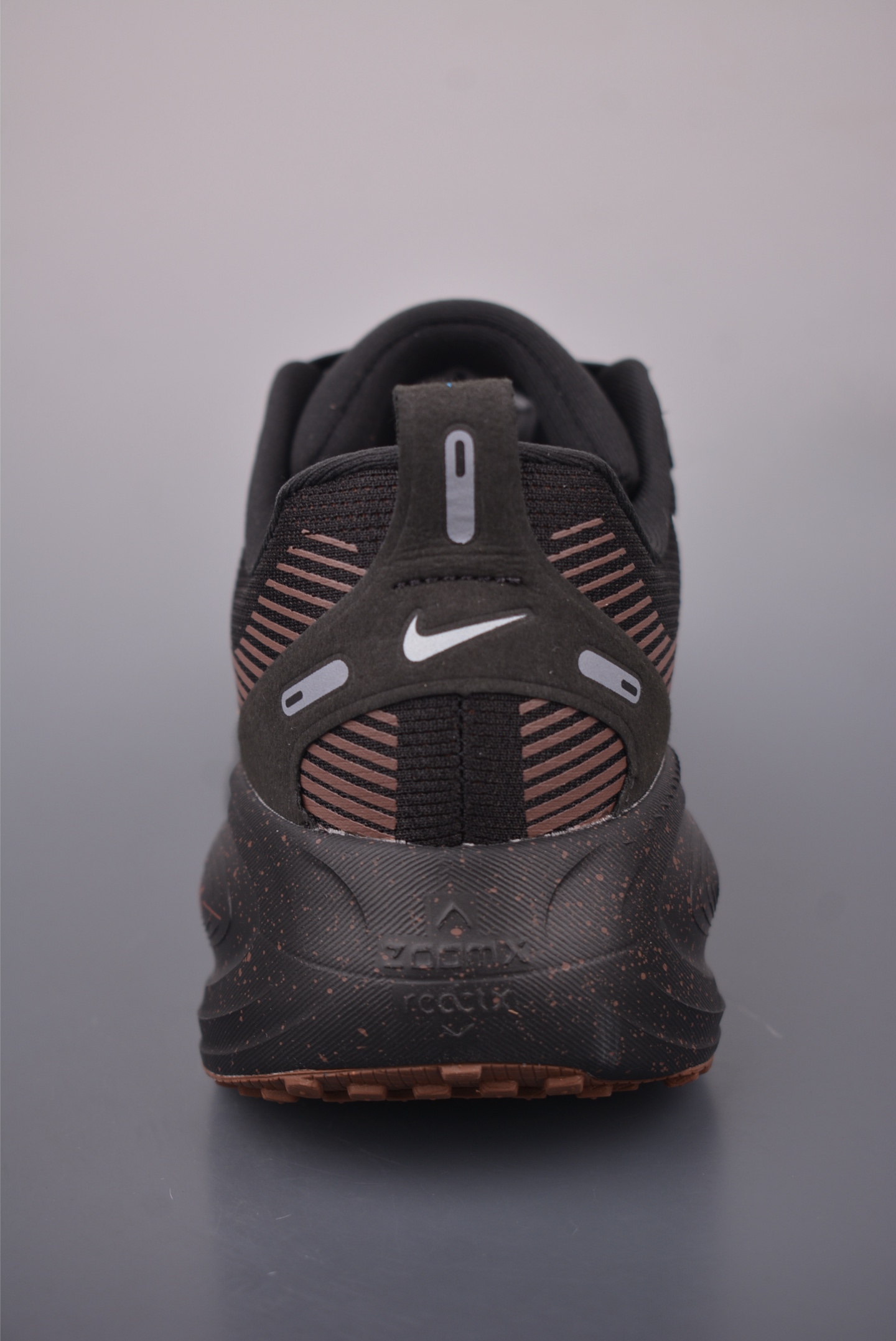 180 Nike Air Zoom Vomero Plus 全新科技提前原鞋开发 运动跑鞋 IH4454-001