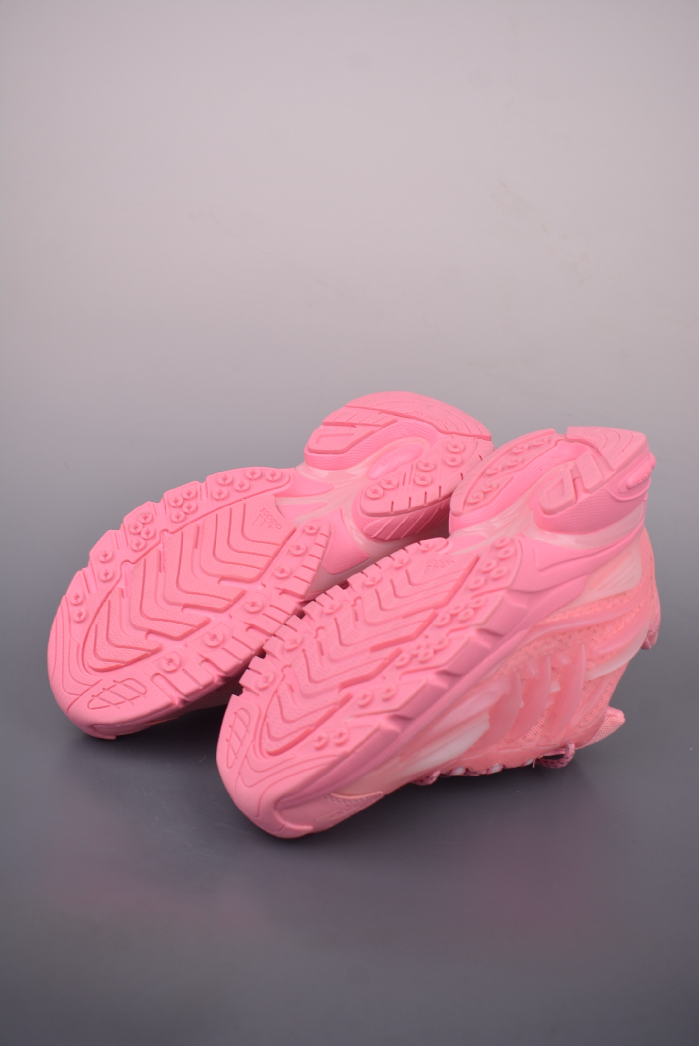 300 Pharrell x adidas Adistar Jellyfish 低帮复古风老爹鞋 JP9274