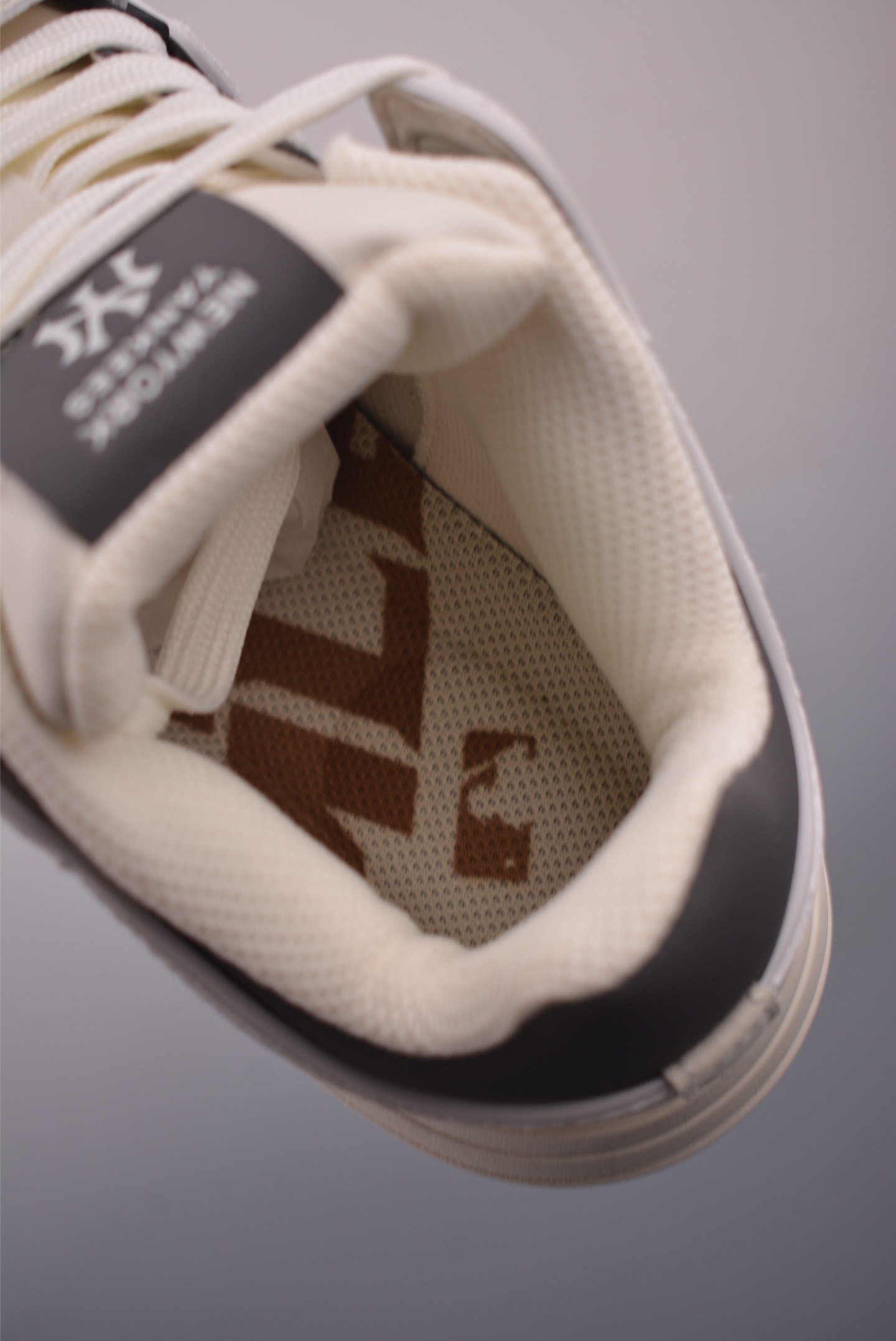 180 MLB CHUNKY LINER MID MONOGRAM 纽约洋基队 潮流时尚厚底运动鞋 3ASXW015N-Chinese UA Cheap High Quatity Brand Clothes Bags handbags Sneakers wholesale wholesaler seller from China Factory suppliers Fashion Clothing Shoes best Quality Beautiful Price 180 MLB CHUNKY LINER MID MONOGRAM 纽约洋基队 潮流时尚厚底运动鞋 3ASXW015N