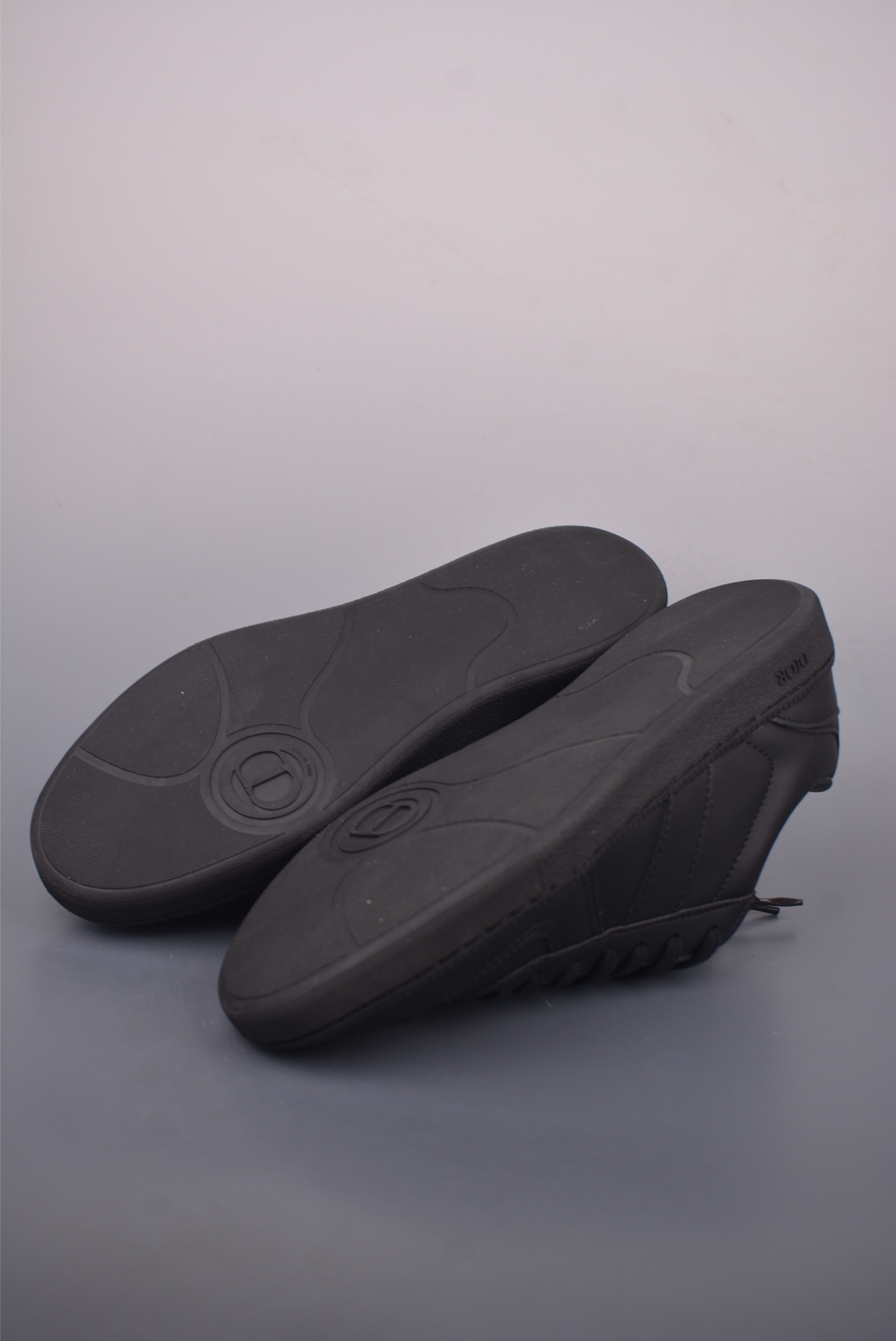 DIOR迪奥 CD1低帮 网面 运动休闲鞋 鞋舌饰以‘DIOR’标志 搭配轻盈的橡胶鞋底 3SN328ZOR