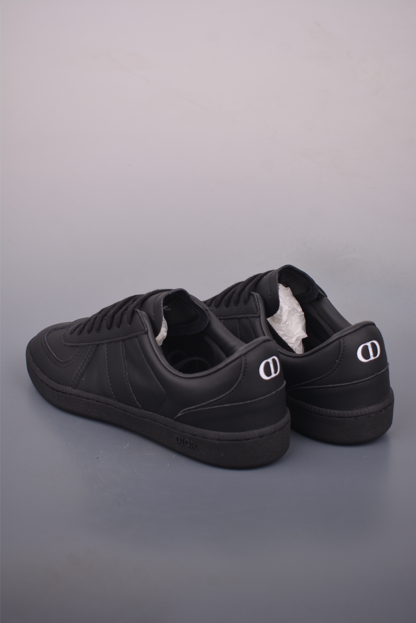 DIOR迪奥 CD1低帮 网面 运动休闲鞋 鞋舌饰以‘DIOR’标志 搭配轻盈的橡胶鞋底 3SN328ZOR