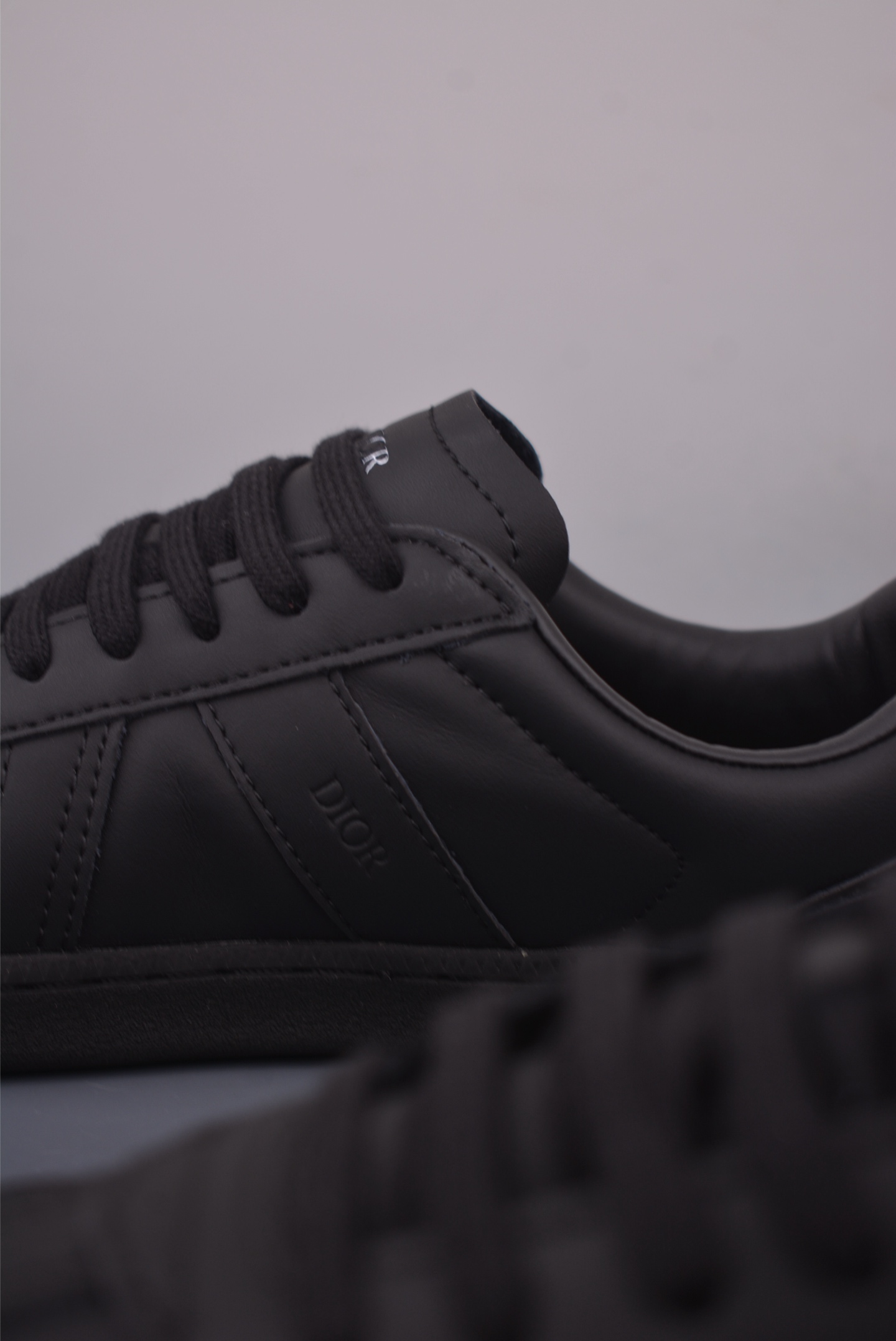 DIOR迪奥 CD1低帮 网面 运动休闲鞋 鞋舌饰以‘DIOR’标志 搭配轻盈的橡胶鞋底 3SN328ZOR