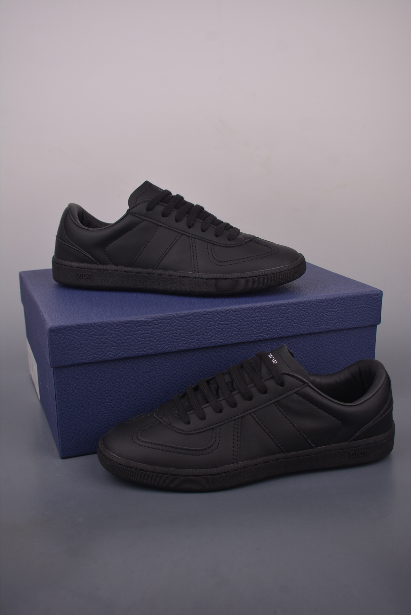 DIOR迪奥 CD1低帮 网面 运动休闲鞋 鞋舌饰以‘DIOR’标志 搭配轻盈的橡胶鞋底 3SN328ZOR