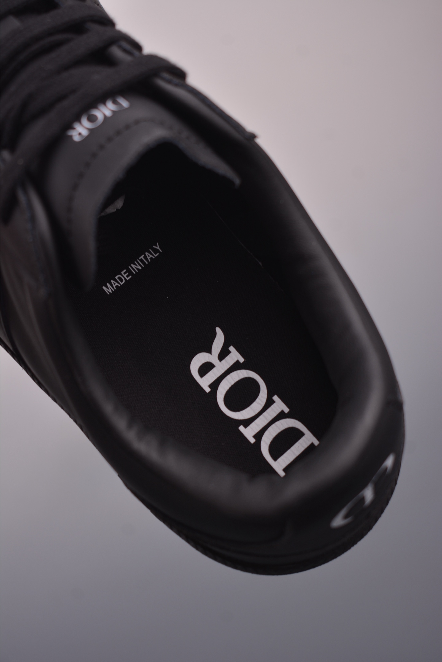 DIOR迪奥 CD1低帮 网面 运动休闲鞋 鞋舌饰以‘DIOR’标志 搭配轻盈的橡胶鞋底 3SN328ZOR