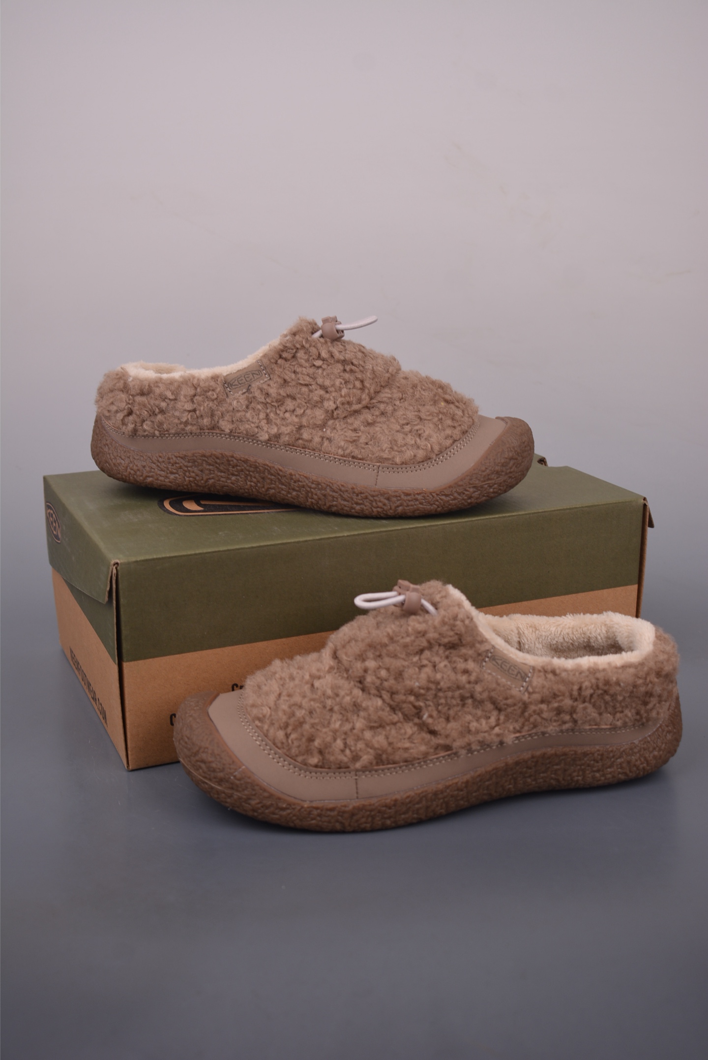 KEEN Howser III Slide Women's Cozy Plush Faux Fur Slip-On Slippers 3 i1759874594090 2504 0 2