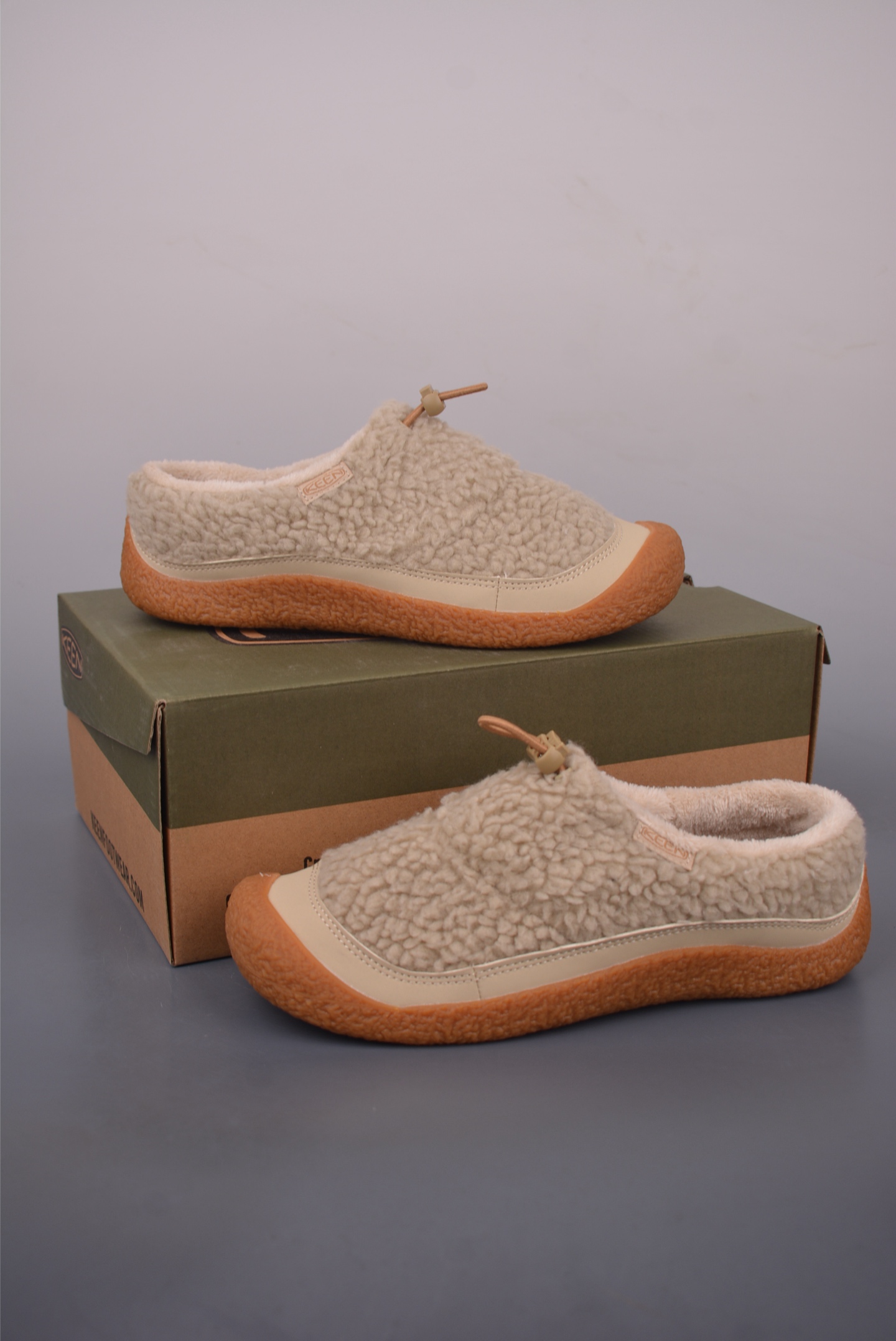 KEEN Howser III Slide Women's Cozy Plush Faux Fur Slip-On Slippers 2 i1759874594153 5021 0 1