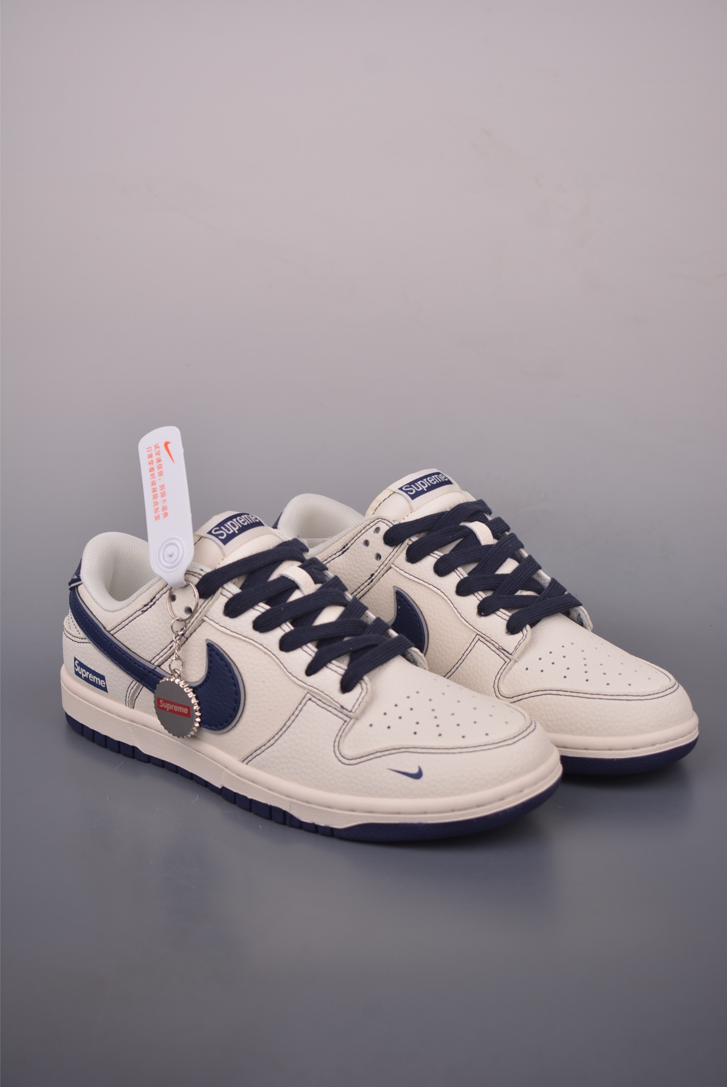 Nike SB Dunk Low Supreme Collab Cream/Navy Skateboarding Shoes, Durable Comfort