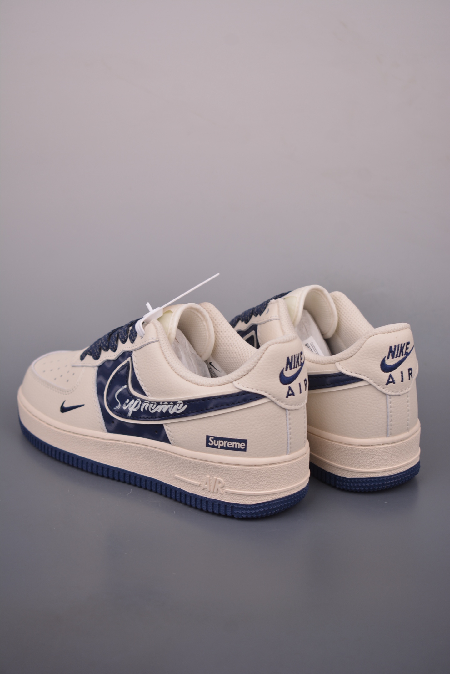 Nike Air Force 1 Low Supreme Collaboration - Premium Comfort & Style 2 i1759966769351 8317 0 1