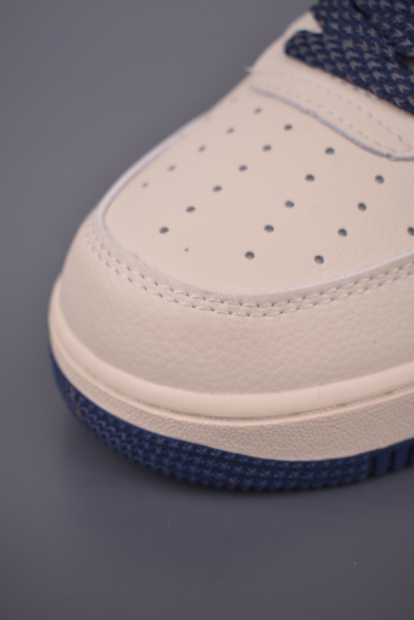 Nike Air Force 1 Low Supreme Collaboration - Premium Comfort & Style 6 i1759966769363 2013 0 5