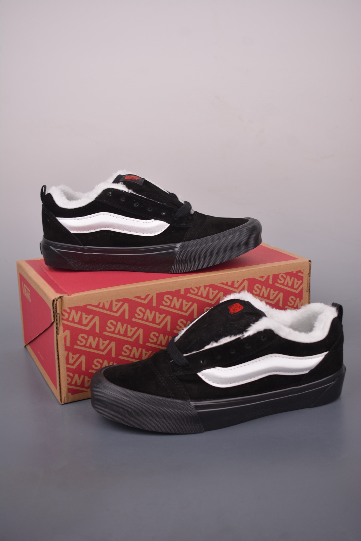 150 Vans Knu Skool 黑武士 百搭休闲防滑减震加绒款面包鞋 VN0009QCBMA