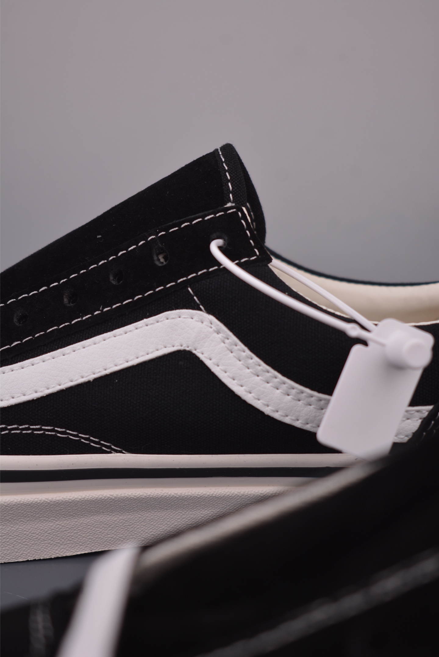 Vans Premium Old Skool 36: Black & White OG Retro Skate Shoes for Comfort 8 i1760004219666 4802 0 7