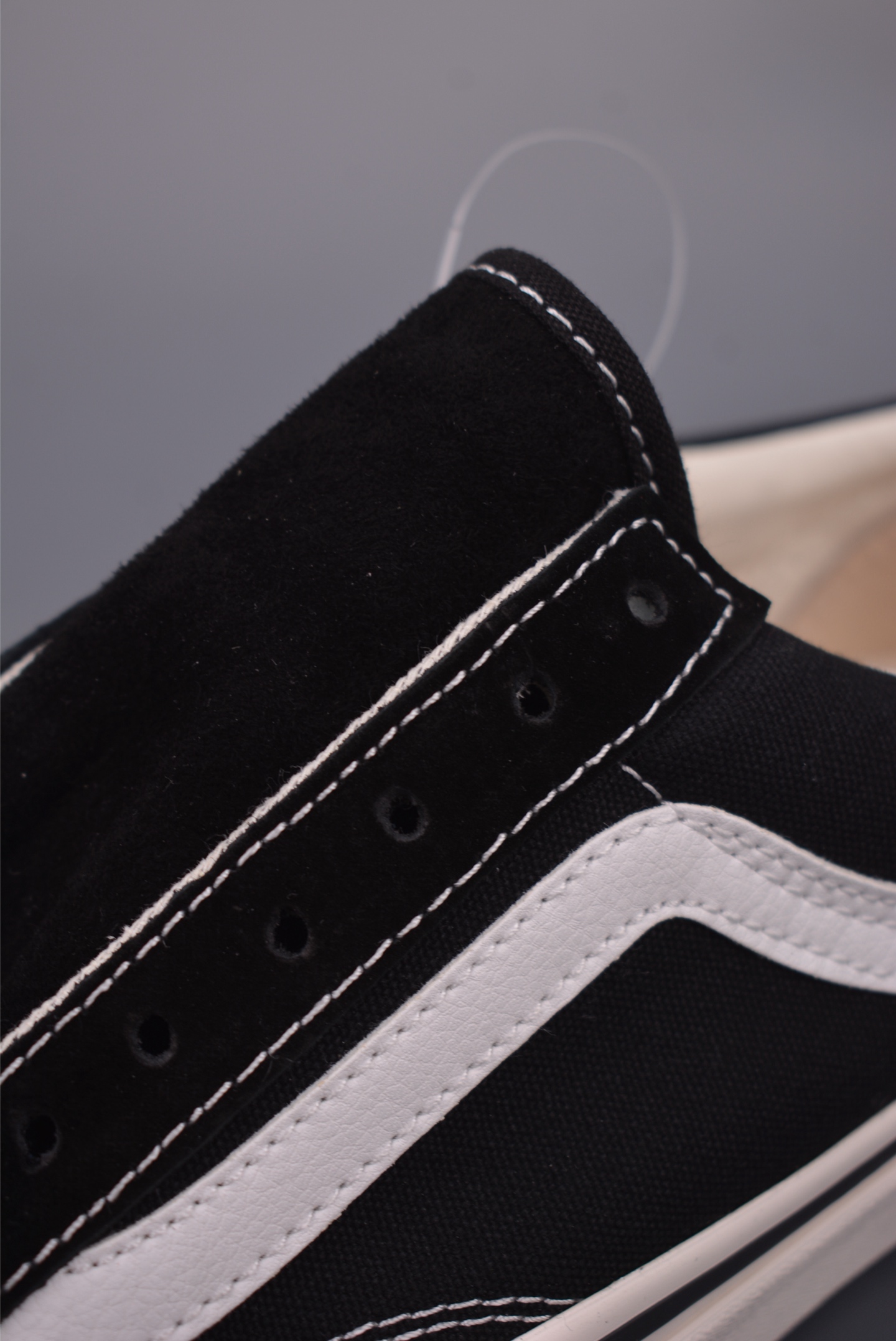 Vans Premium Old Skool 36: Black & White OG Retro Skate Shoes for Comfort 7 i1760004219671 6010 0 6