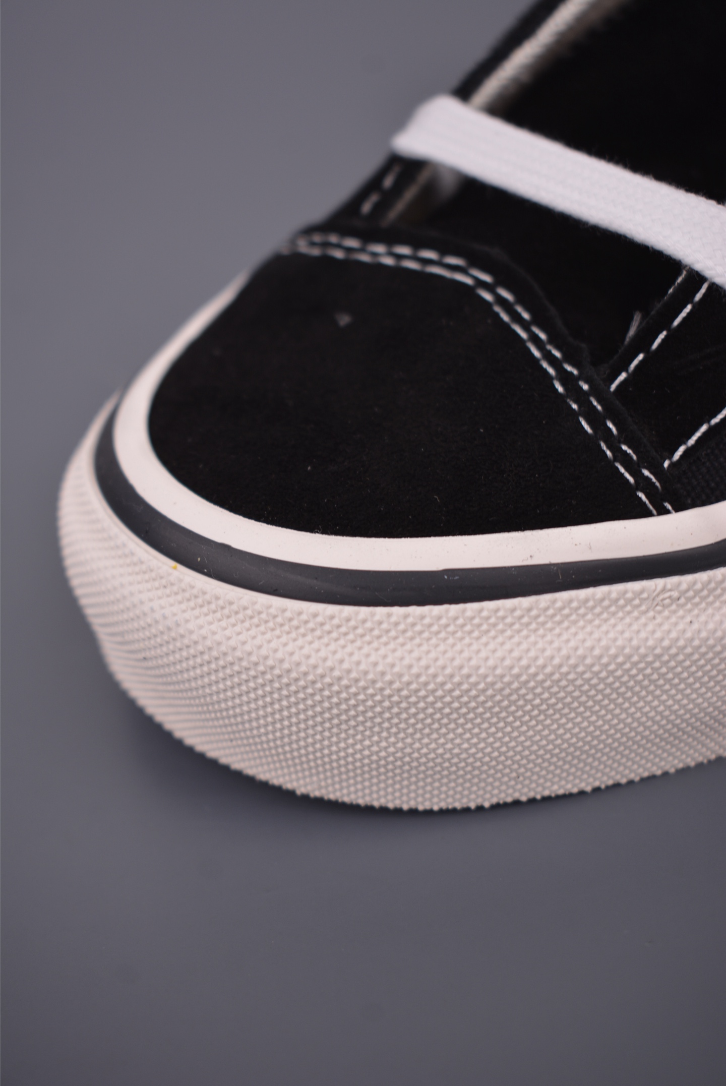 Vans Premium Old Skool 36: Black & White OG Retro Skate Shoes for Comfort 6 i1760004221909 950 0 5
