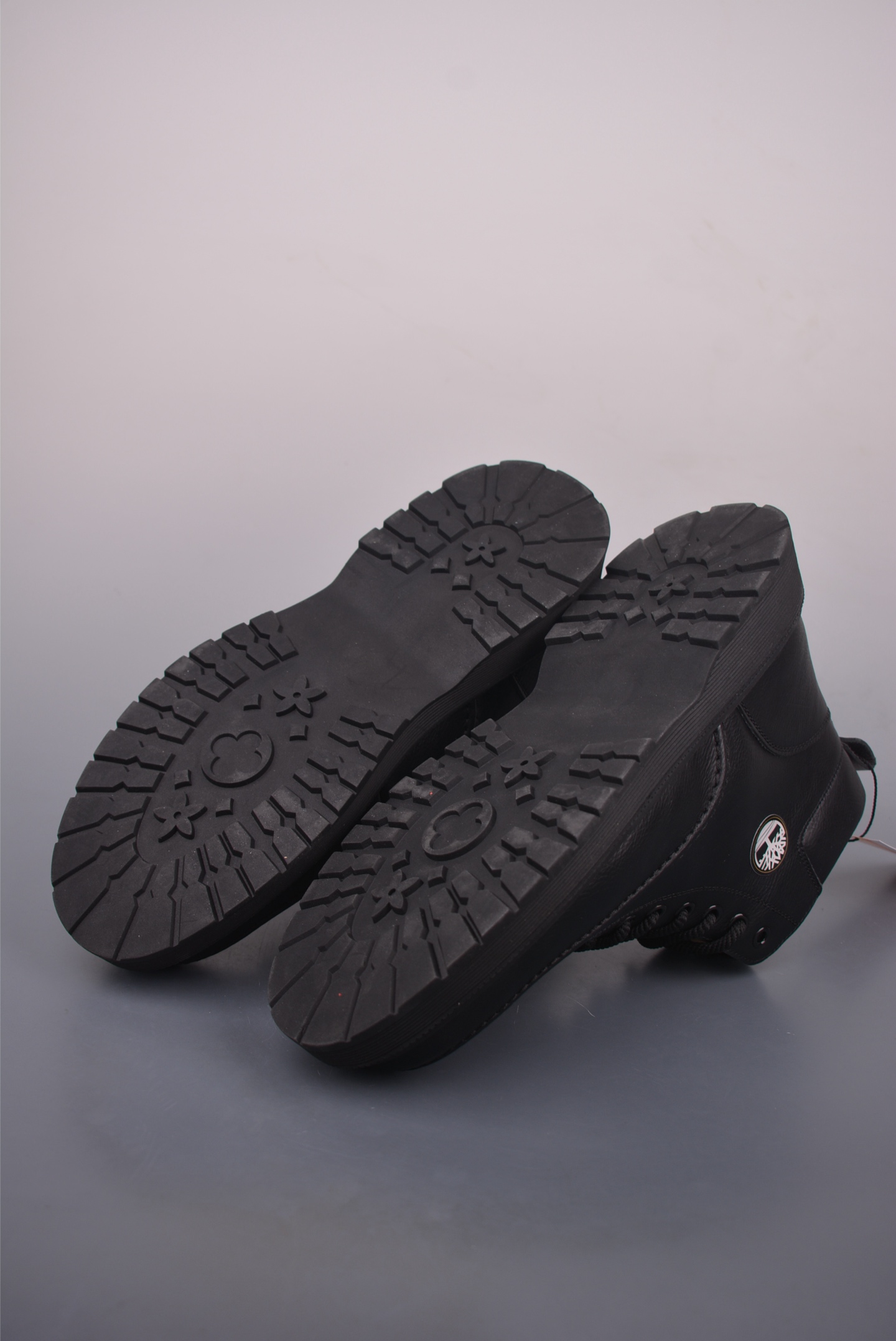 Timberland Classic Mid-Top Boots - Italian Leather, Durable & Comfortable 3 i1760007507402 7597 0 2