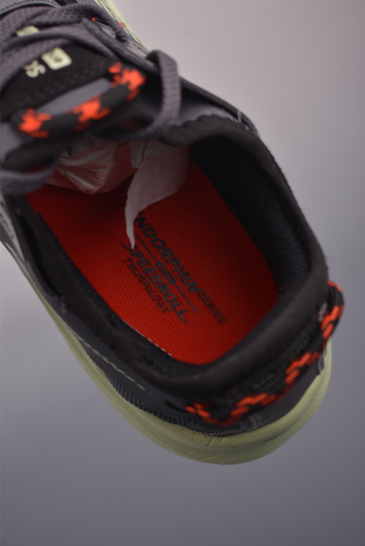 180 Saucony Endorphin Rift 旗舰级缓震型跑鞋 S20856-312