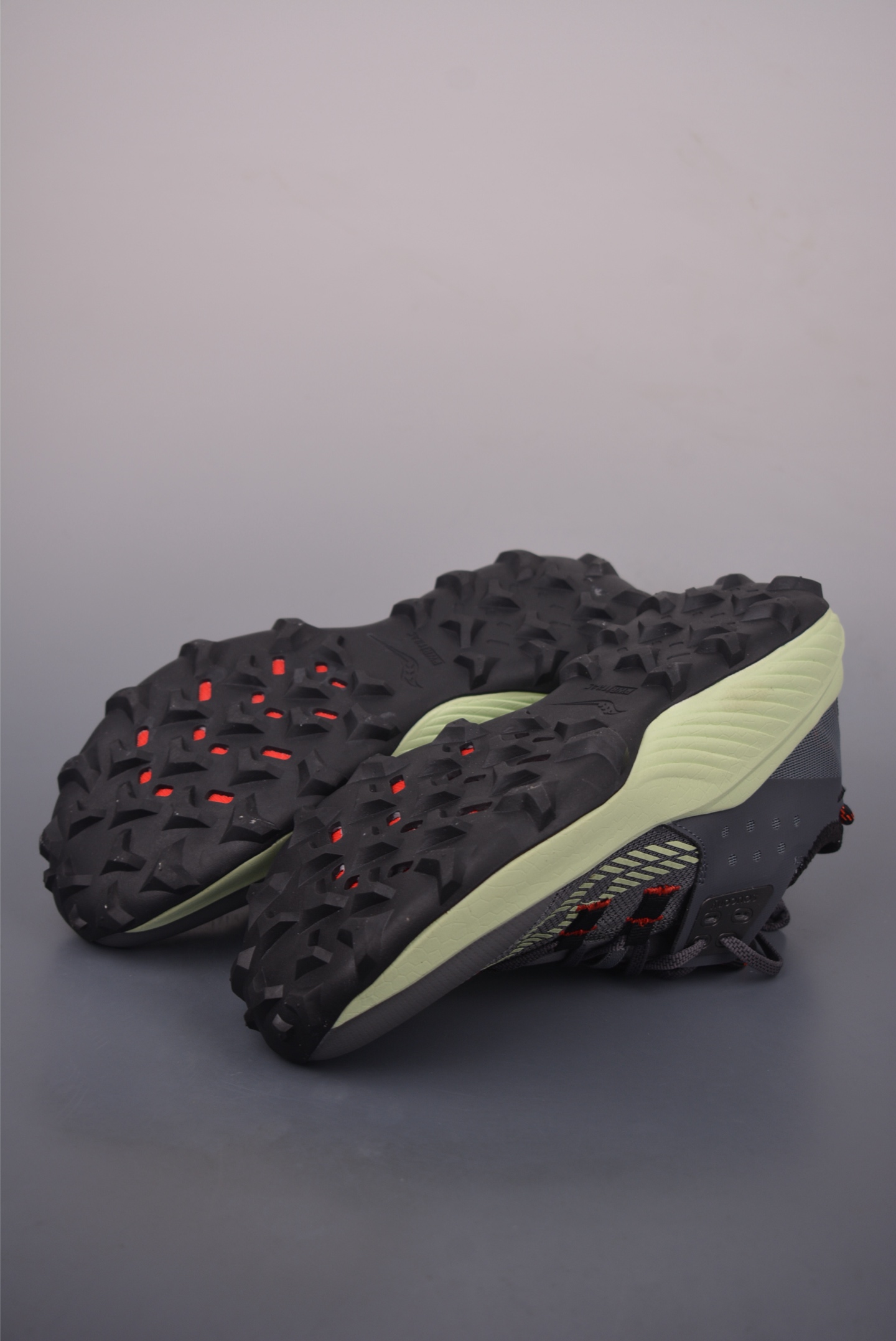 180 Saucony Endorphin Rift 旗舰级缓震型跑鞋 S20856-312