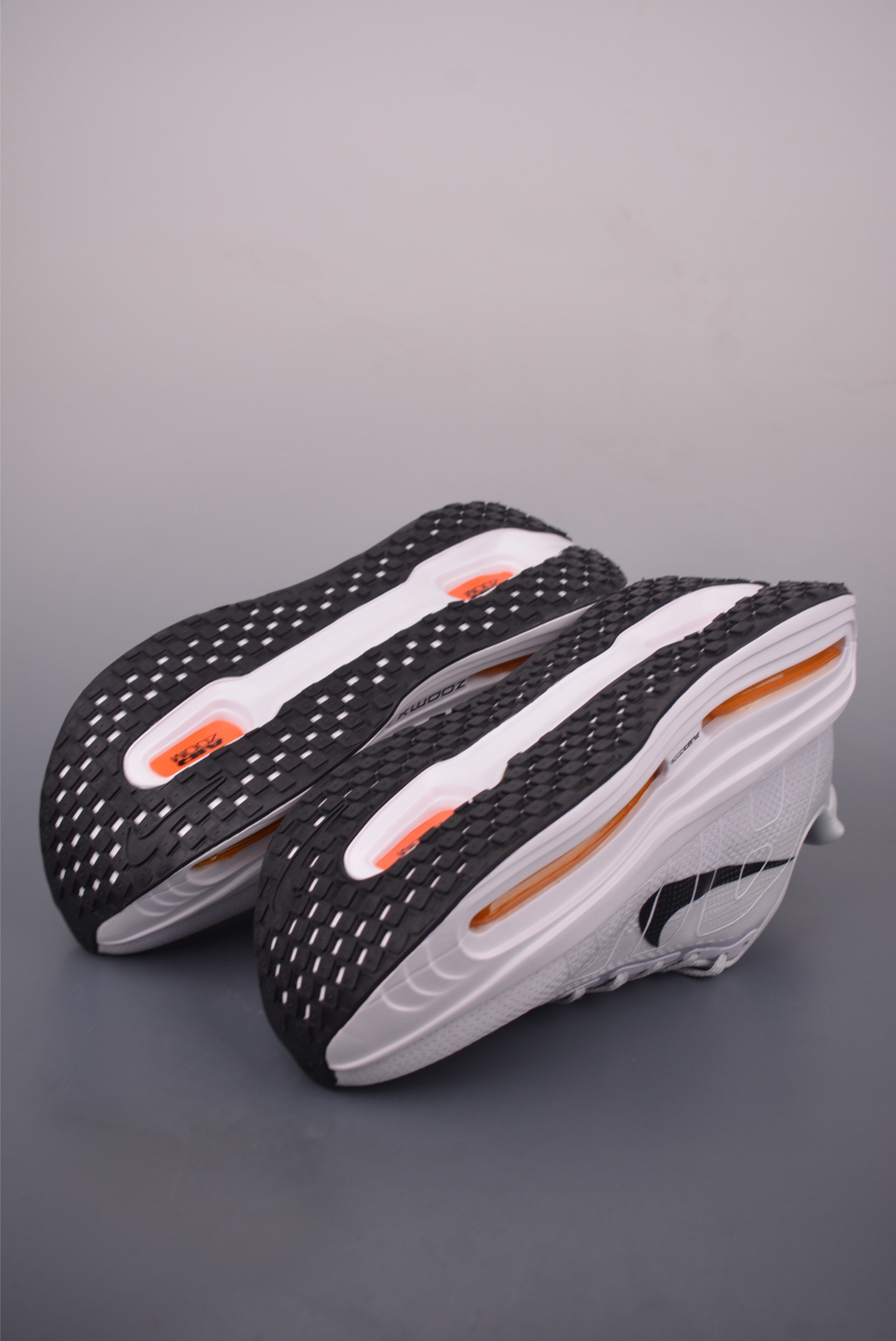 Nike Vomero Premium Air Cushion Running Shoes - Comfortable and Durable 4 i1760007804736 8820 0 2