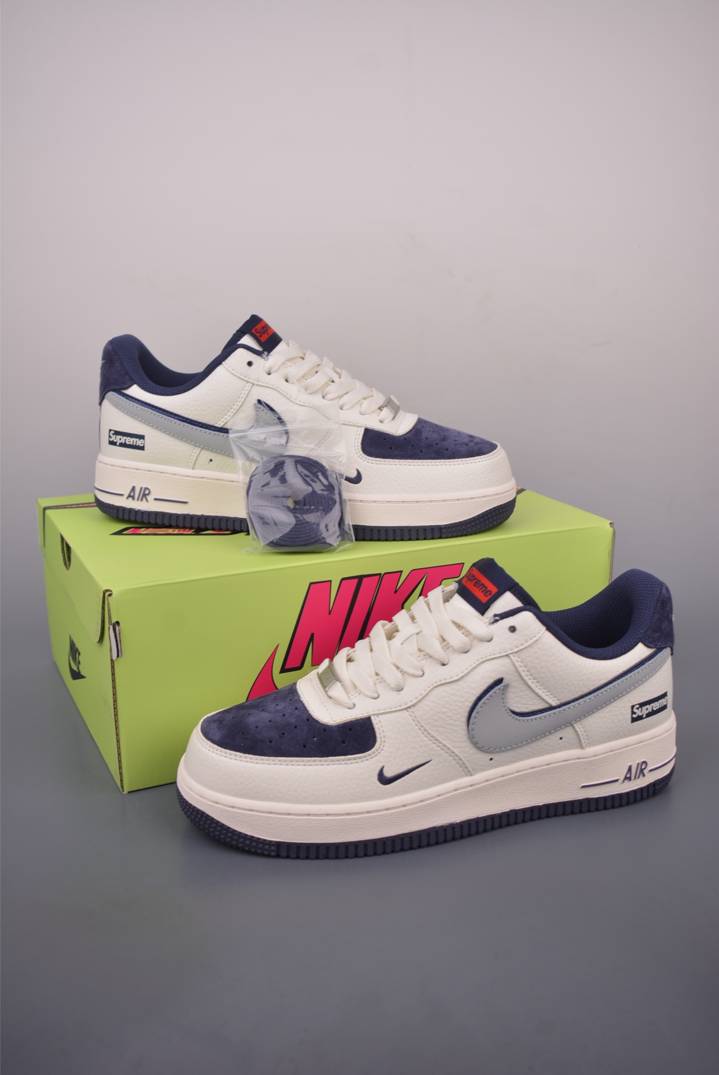 Nike Air Force 1 Low Supreme Collab Sneakers - Limited Edition 5 i1760055551372 7732 0 4