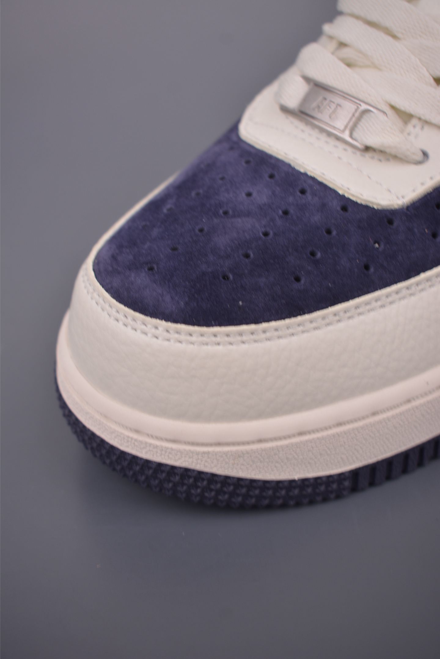 Nike Air Force 1 Low Supreme Collab Sneakers - Limited Edition 6 i1760055553804 4539 0 5