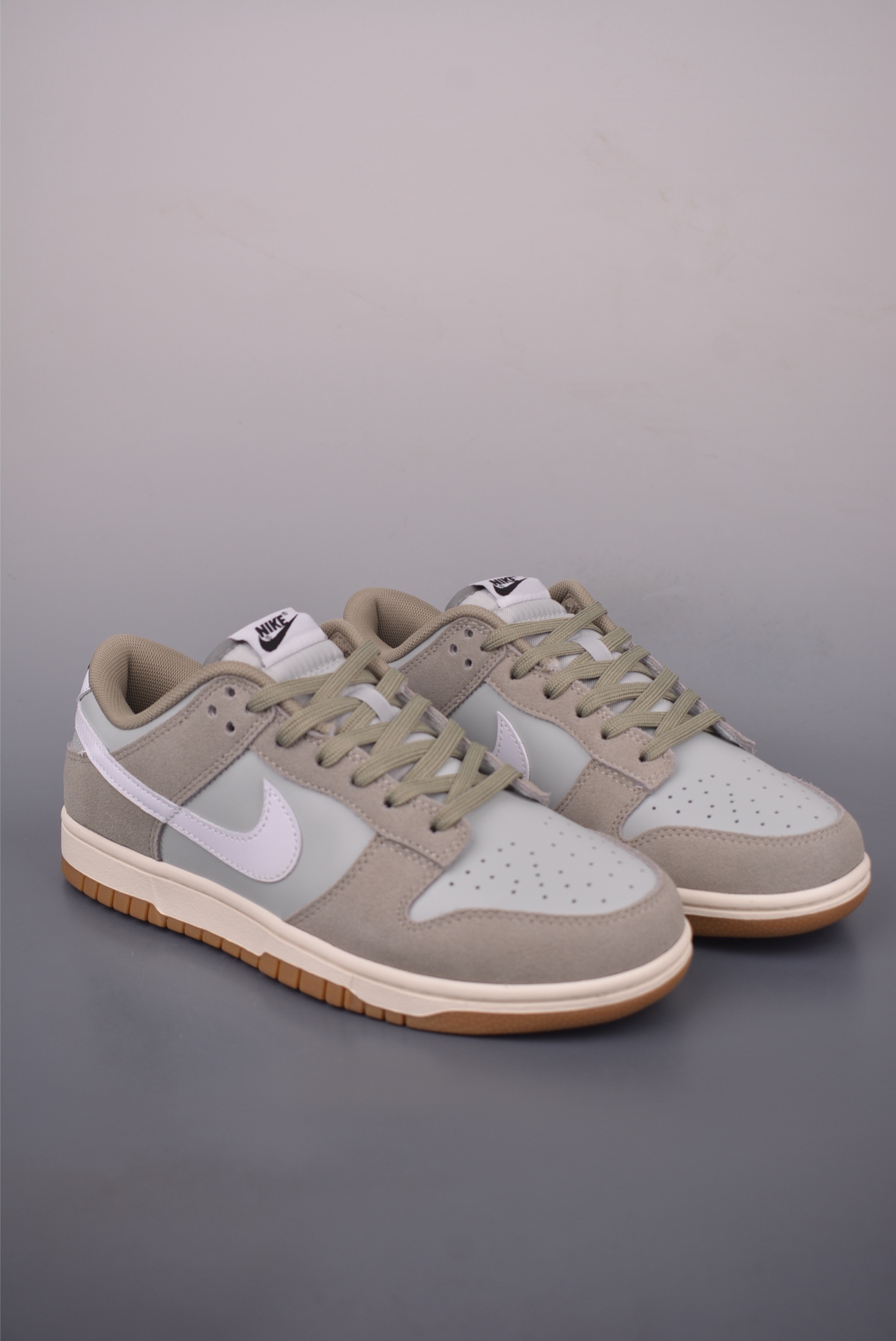Nike SB Dunk Low Top-Quality Sneaker: Original Materials & Comfortable Fit